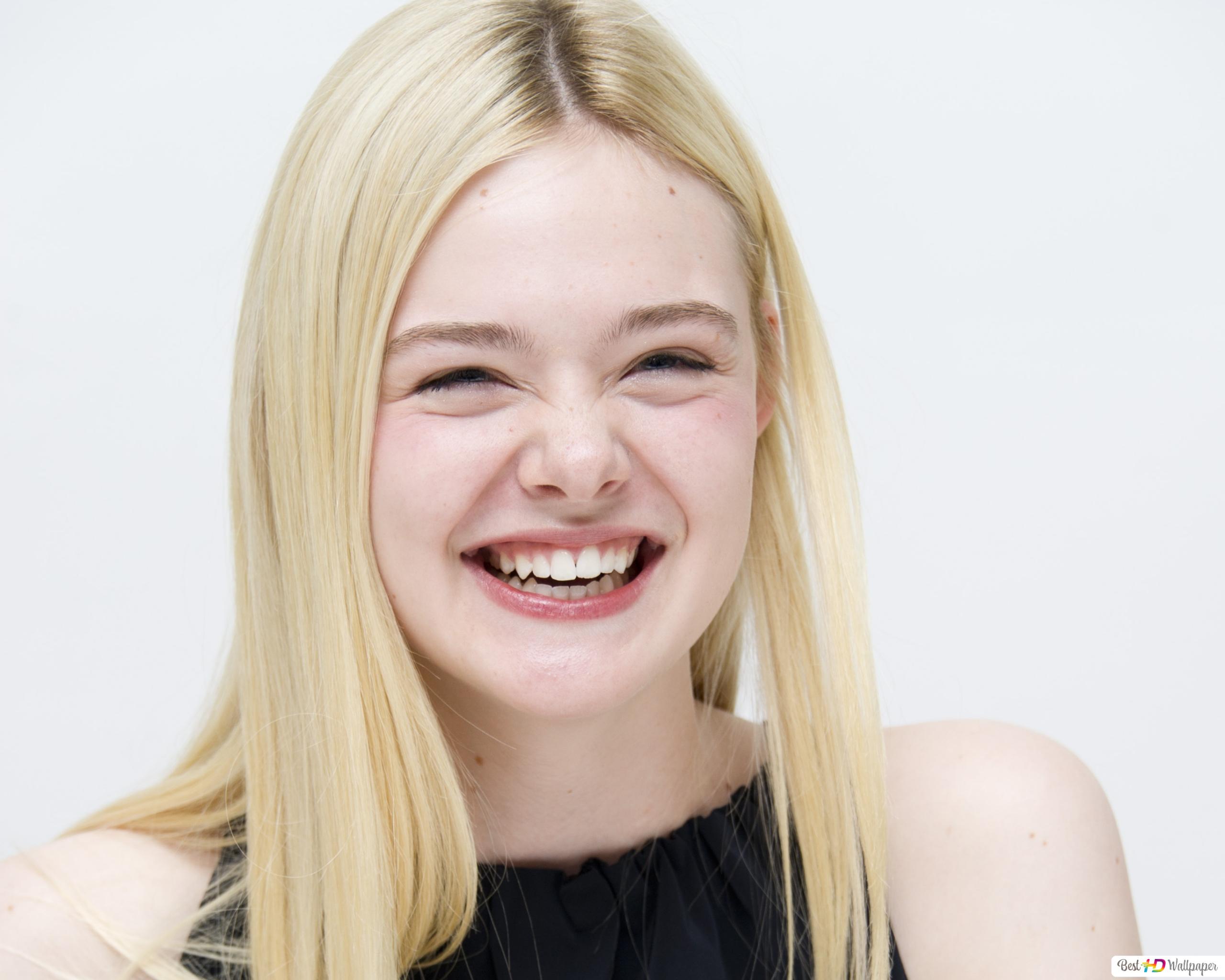 Elle Fanning Beautiful Smile Wallpapers