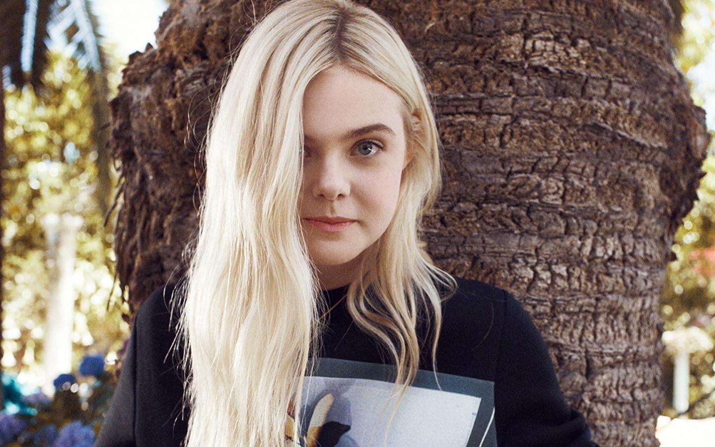 Elle Fanning Cute Wallpapers