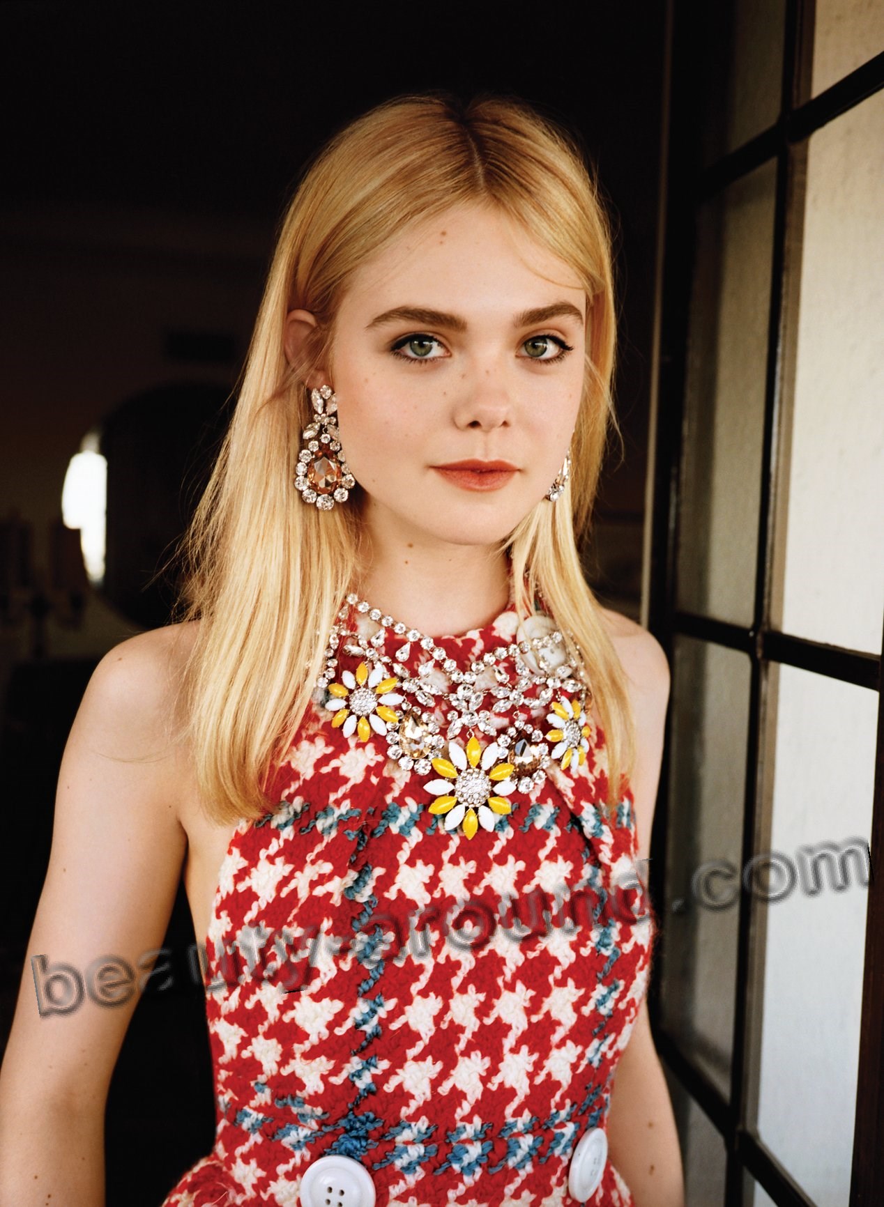 Elle Fanning Cute Wallpapers