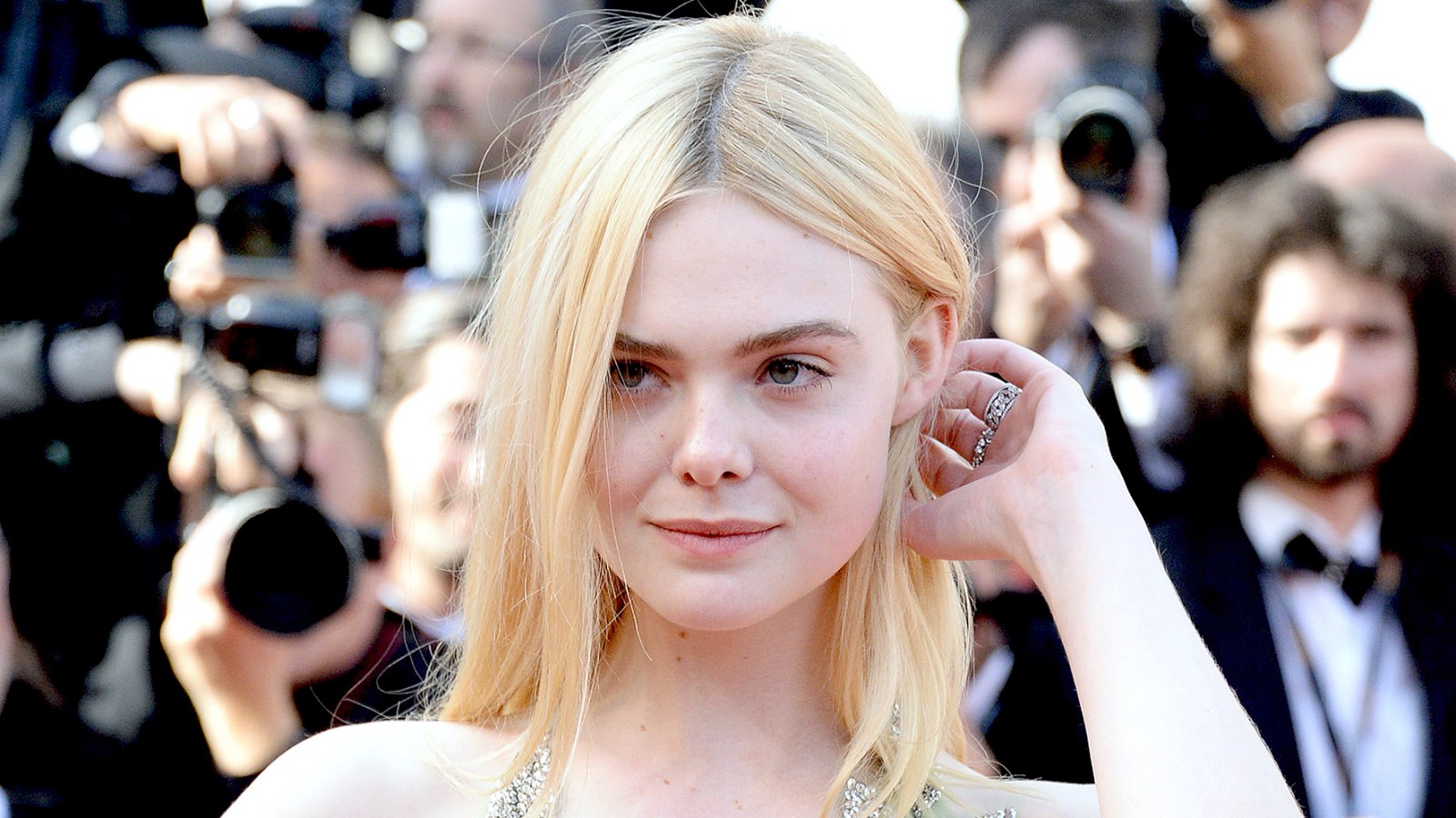 Elle Fanning Laughing Wallpapers