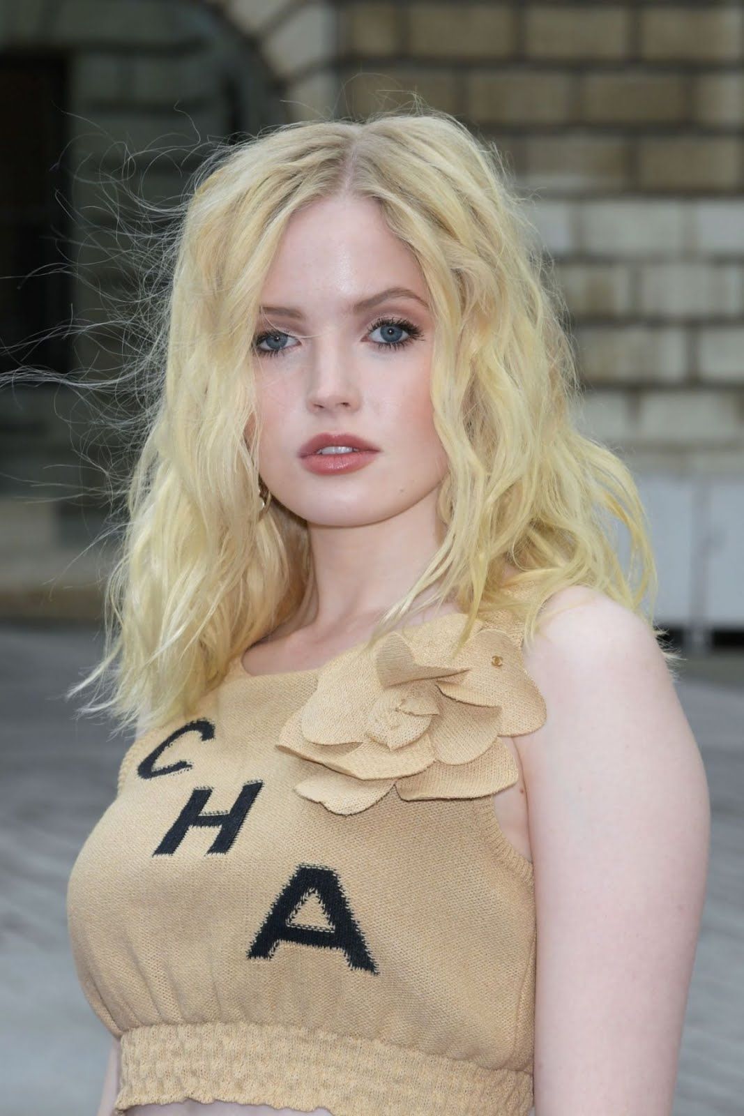 Ellie Bamber Actress 2020 Wallpapers