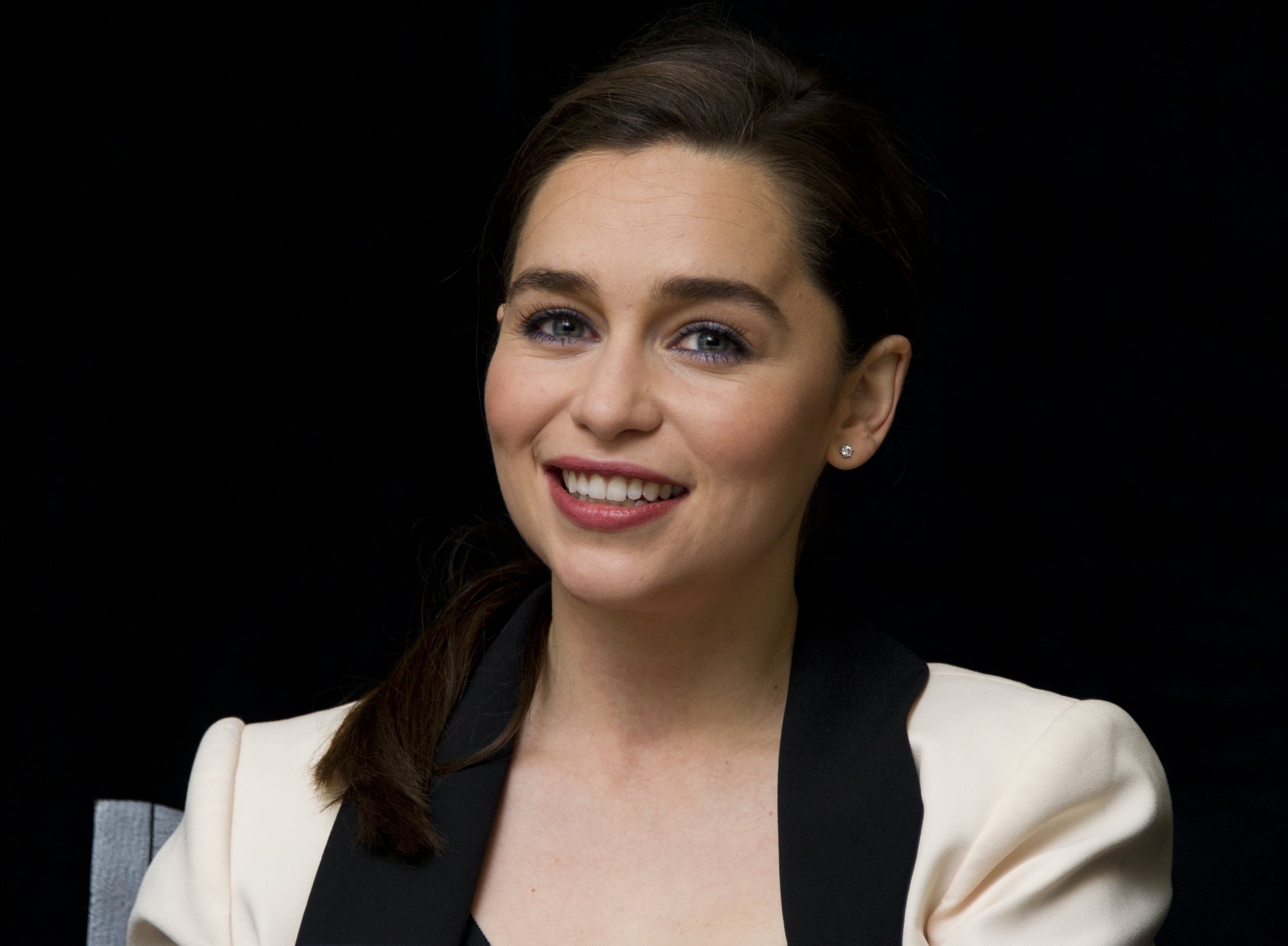 Emilia Clarke Beautiful Wallpapers