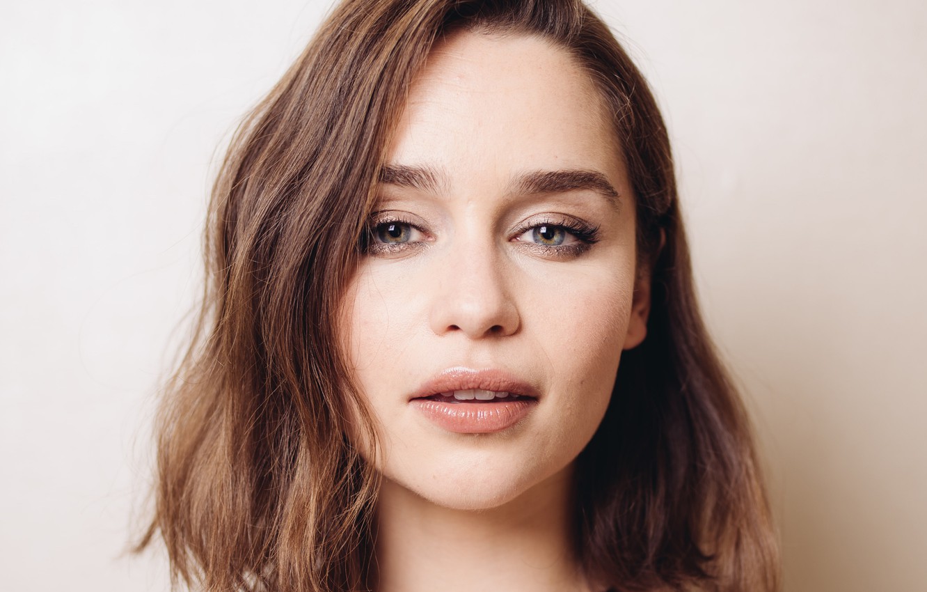 Emilia Clarke Beautiful Eyes Wallpapers