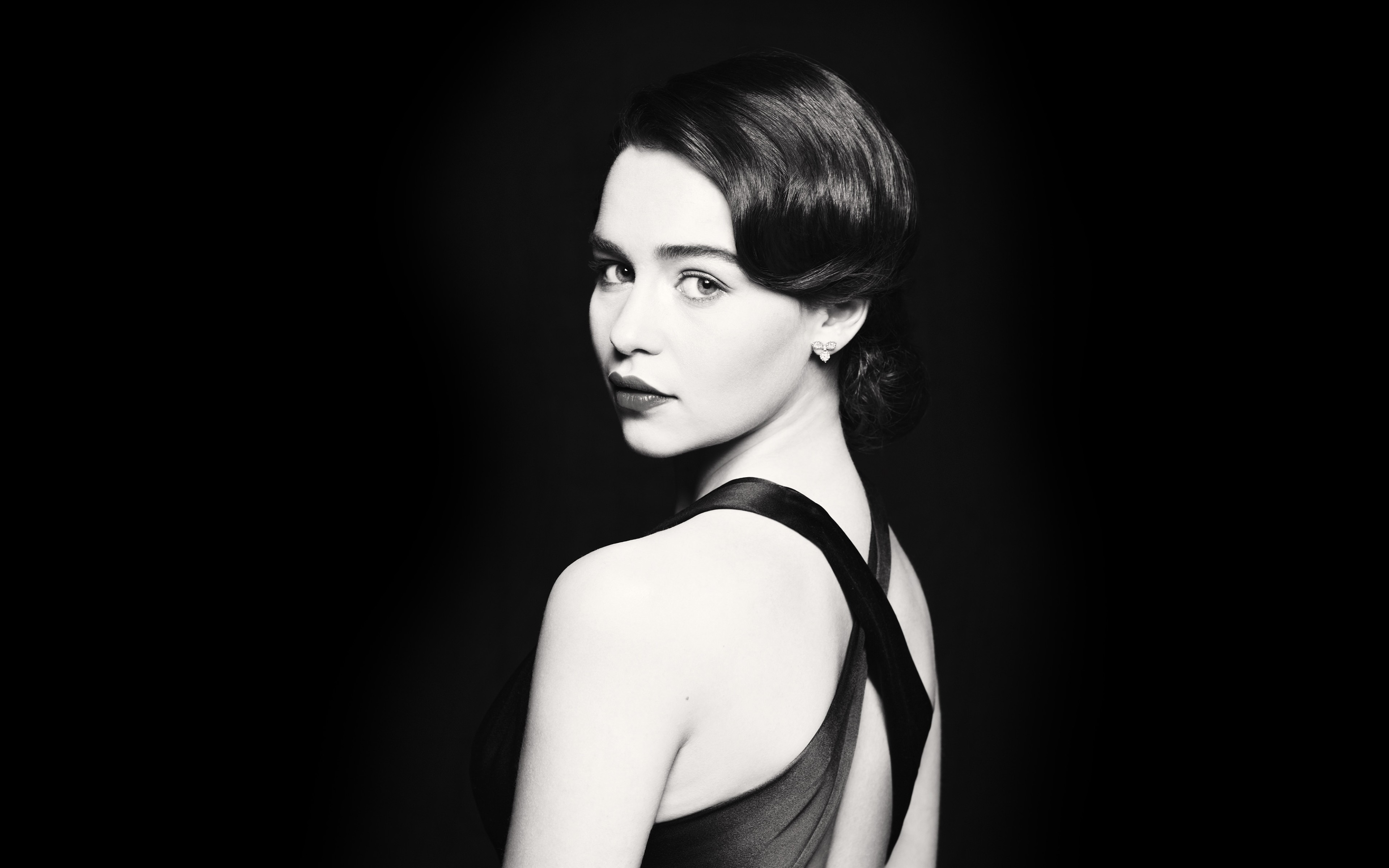 Emilia Clarke Brunette Look Wallpapers