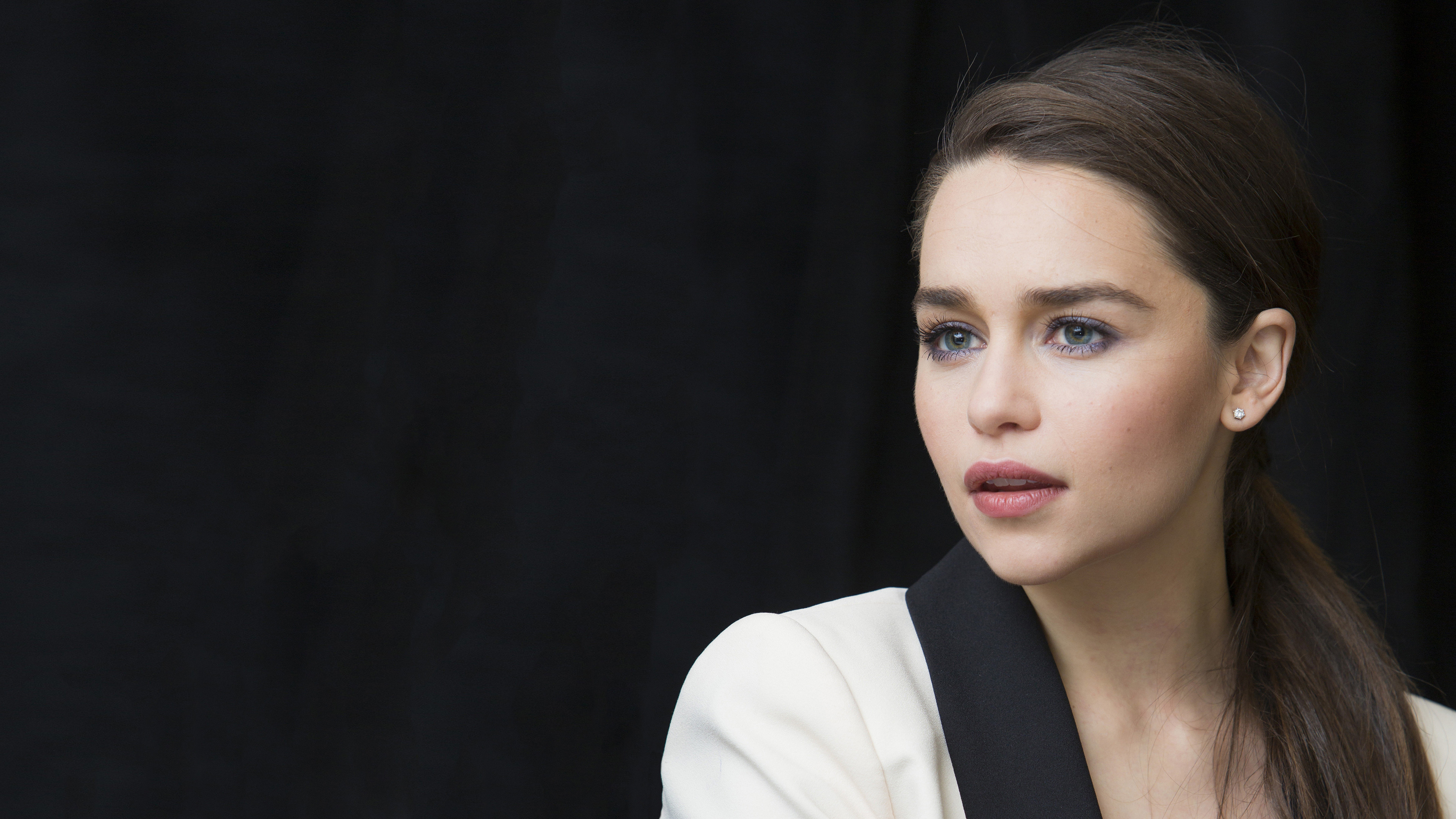 Emilia Clarke Brunette Look Wallpapers