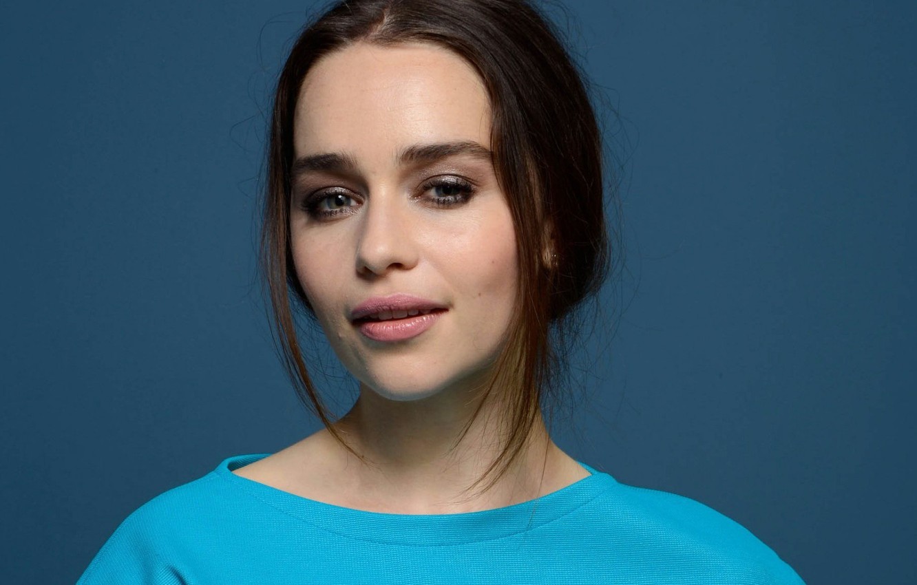 Emilia Clarke Brunette Look Wallpapers