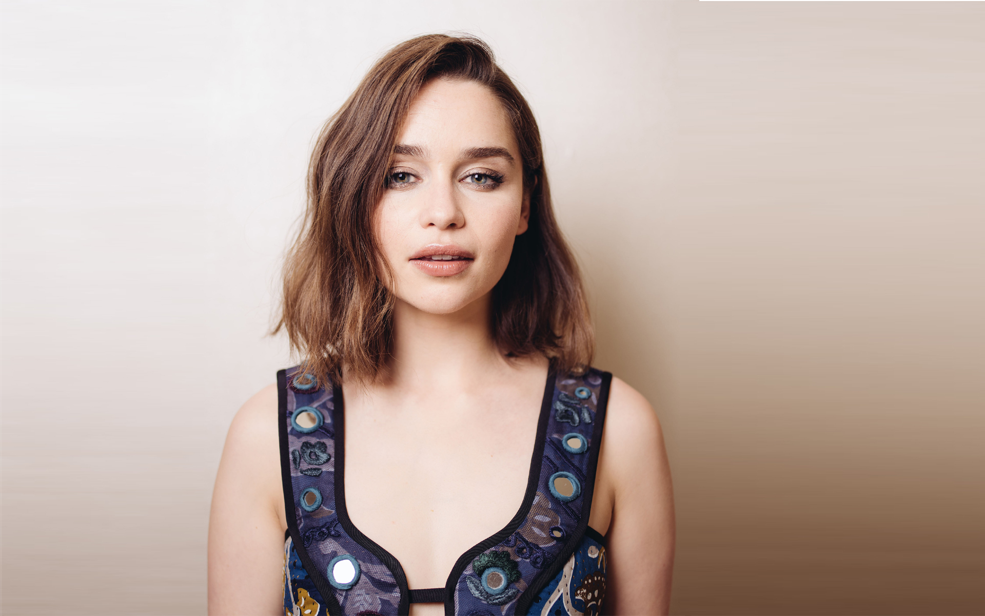 Emilia Clarke Brunette Look Wallpapers