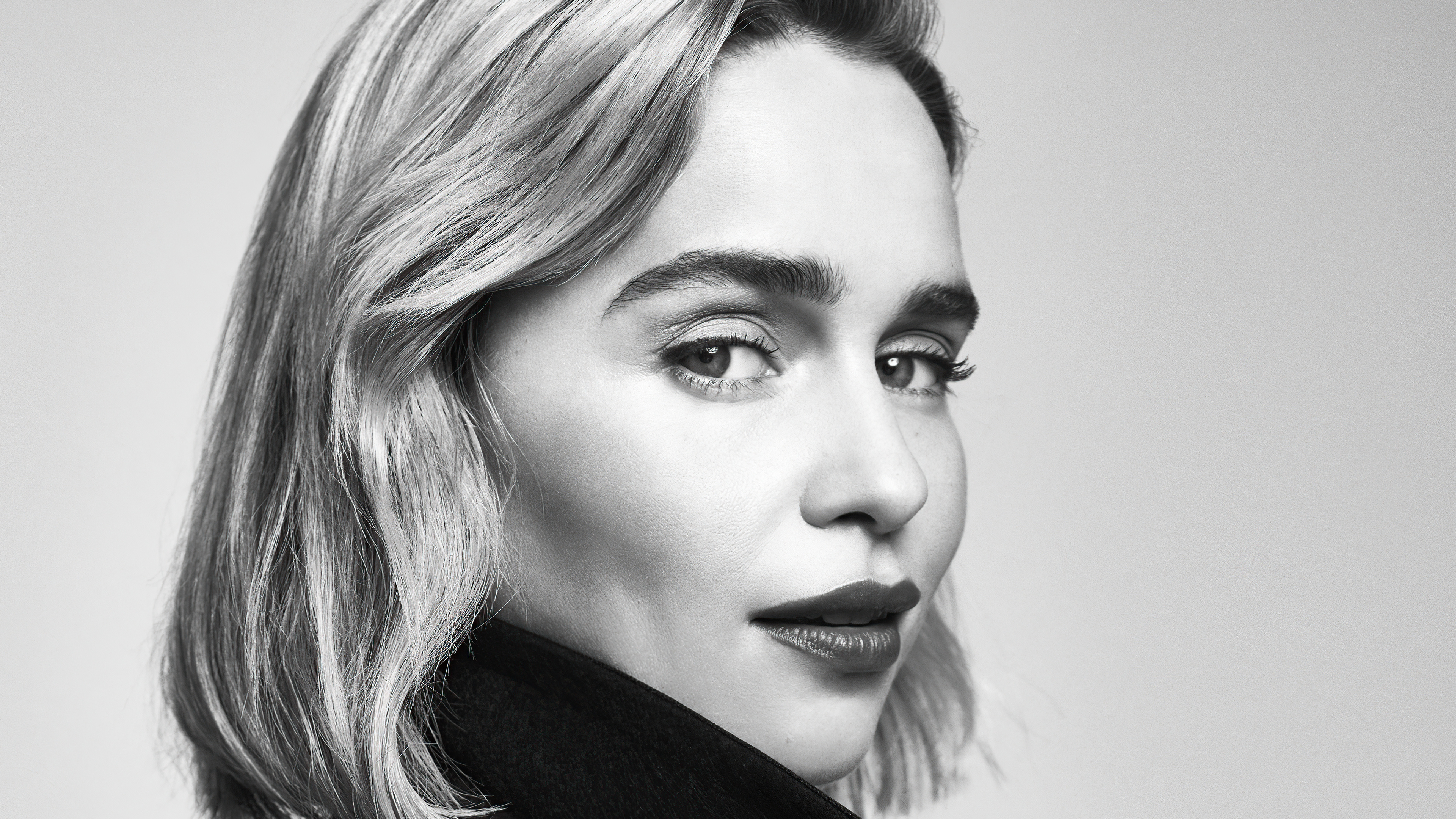 Emilia Clarke in Black Wallpapers