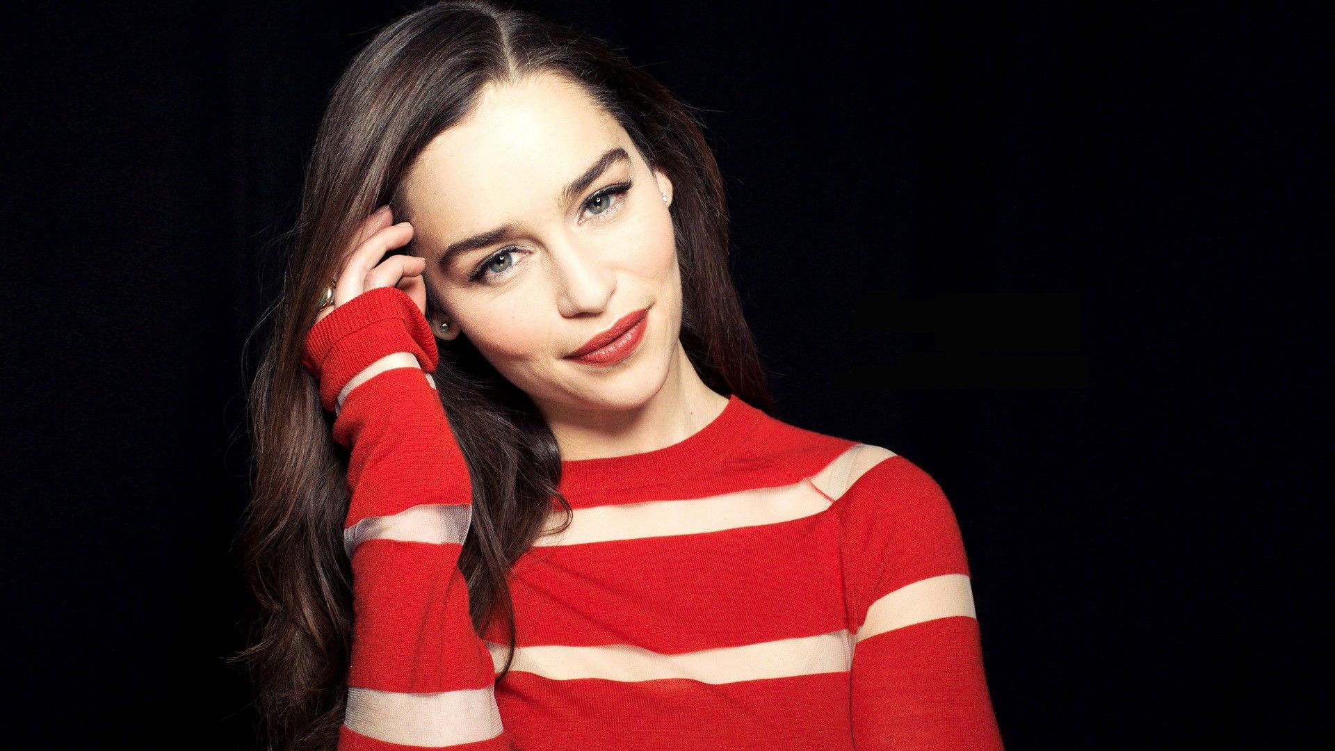 Emilia Clarke in Black Wallpapers