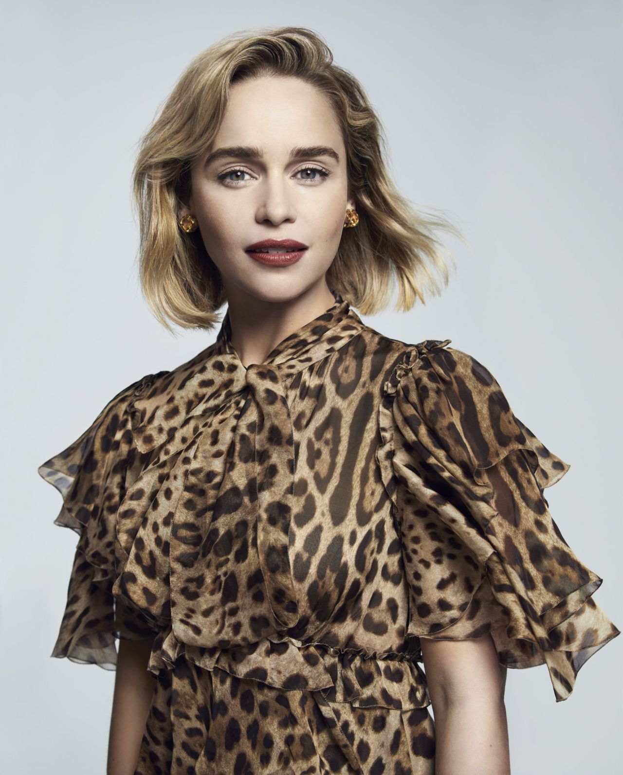 Emilia Clarke in Outdoor Sun Light Wallpapers