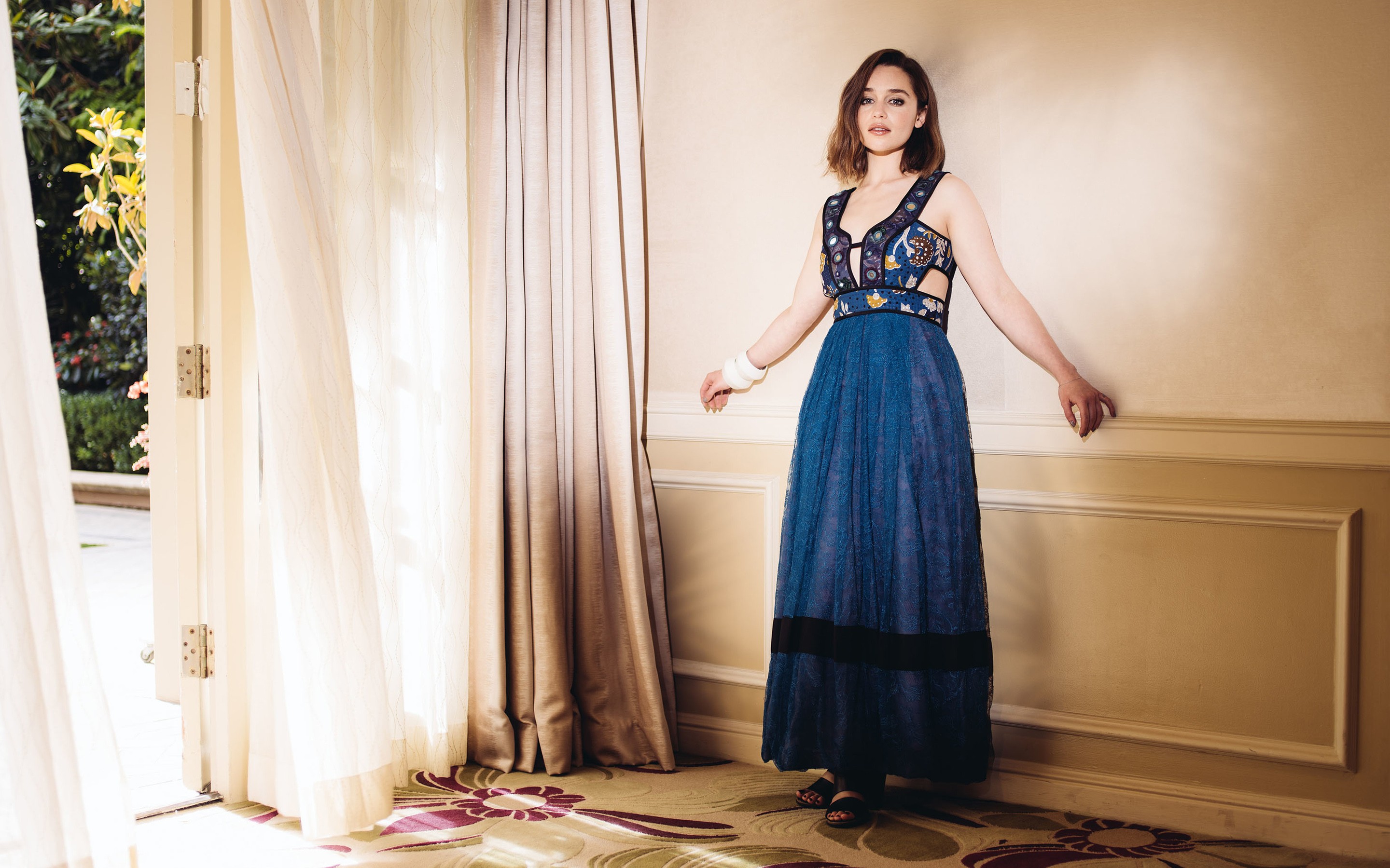 Emilia Clarke Wonderland 2019 Wallpapers