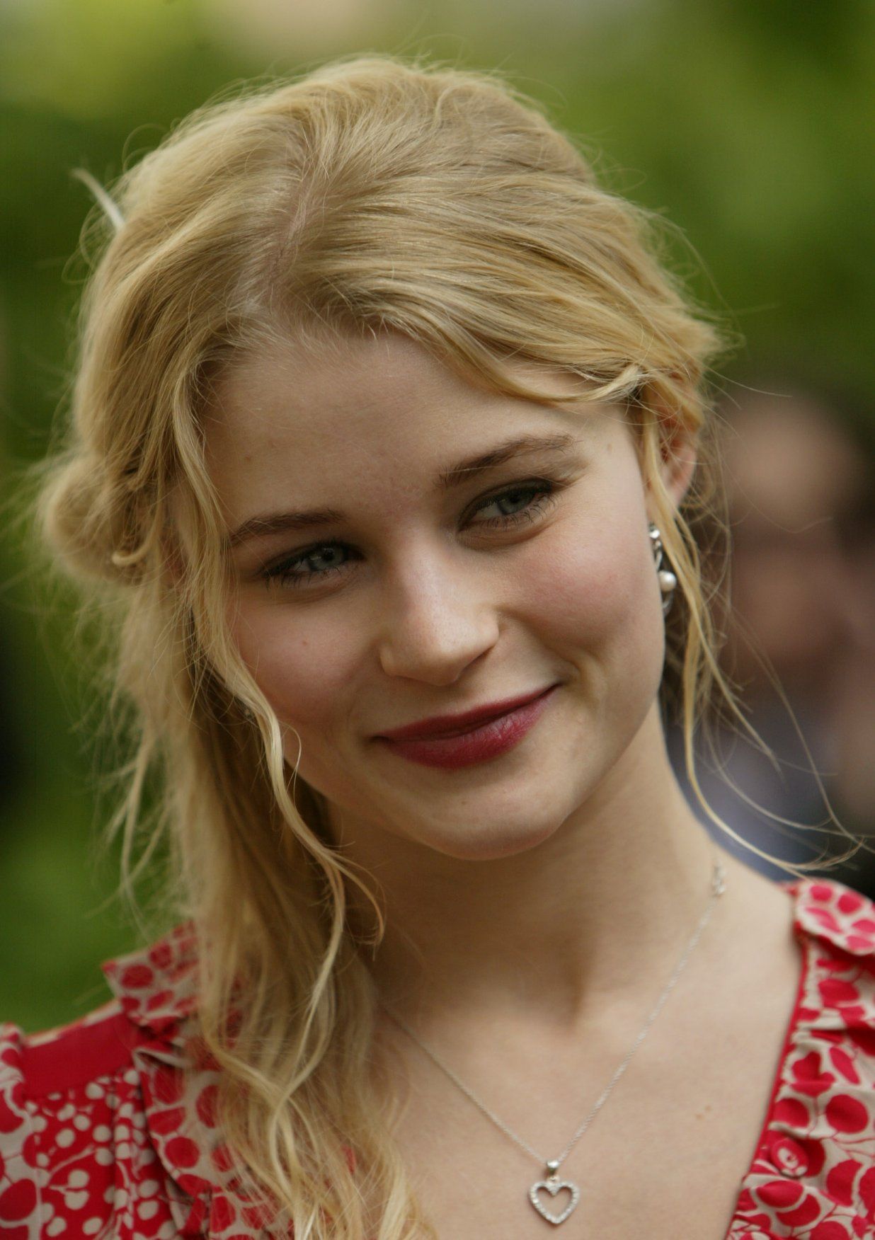 Emilie De Ravin Wallpapers