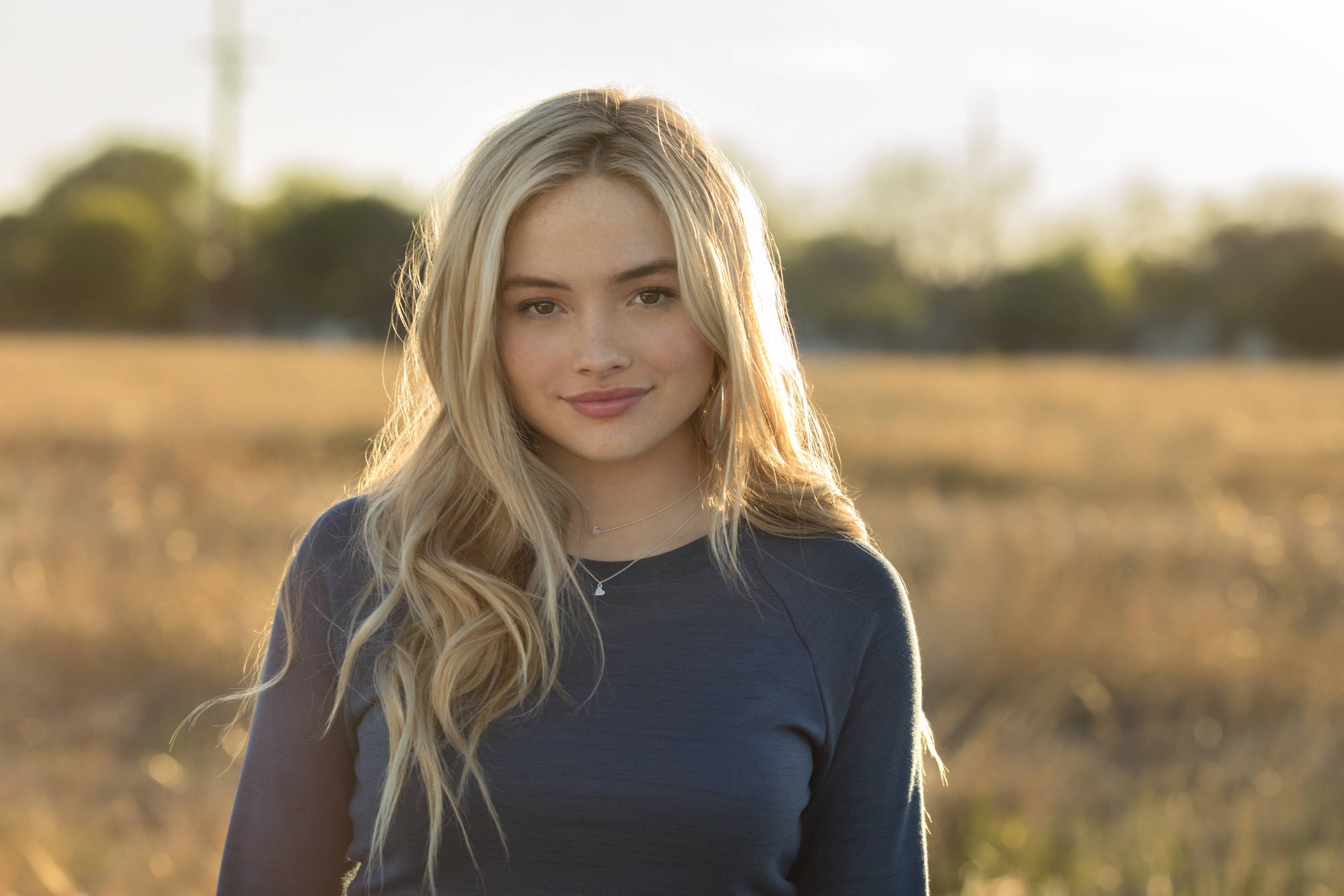 Emily Alyn Lind Wallpapers