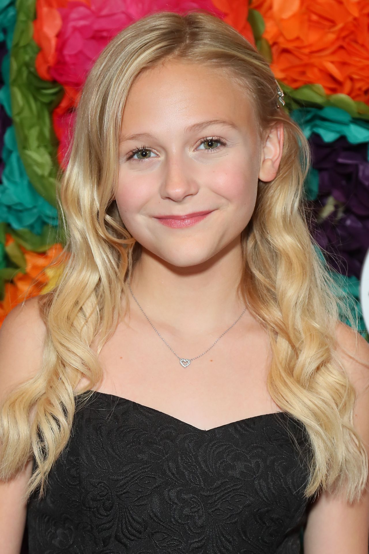 Emily Alyn Lind 2020 4K Wallpapers