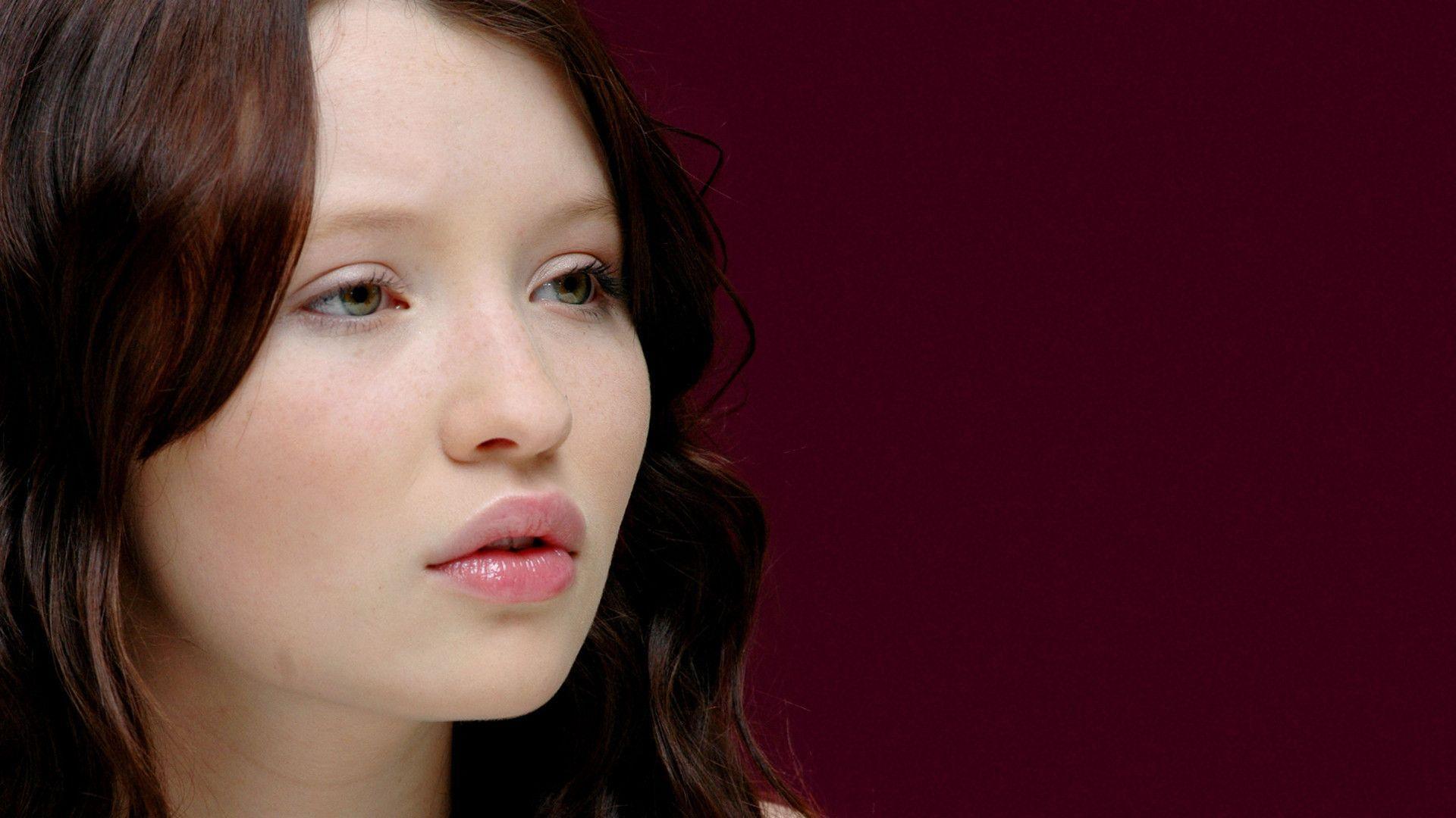 Emily Browning Wallpapers