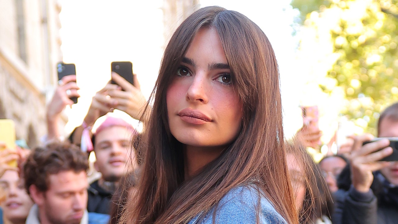 Emily Ratajkowski Denim Spring Photoshoot Wallpapers