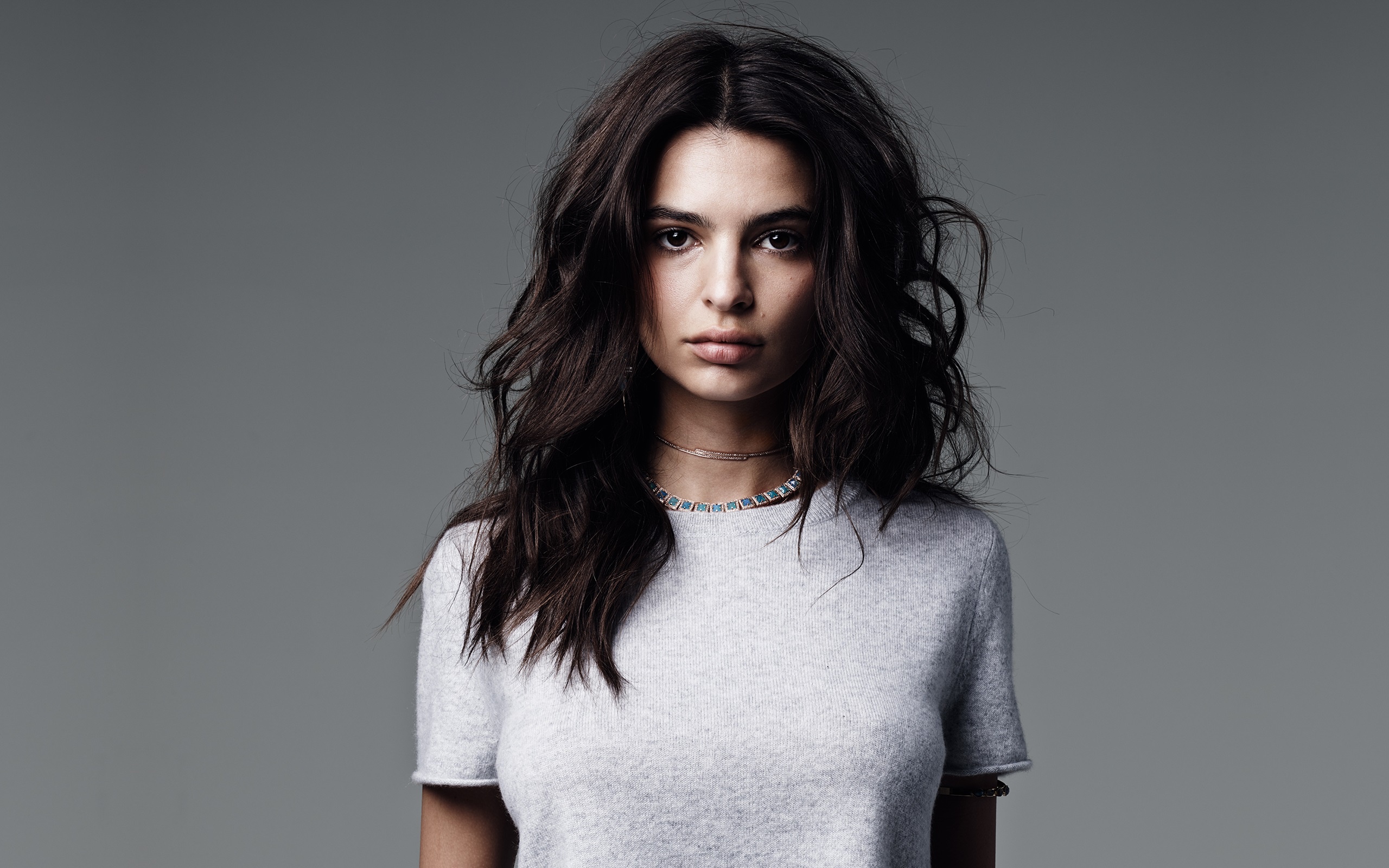 Emily Ratajkowski Latest Wallpapers