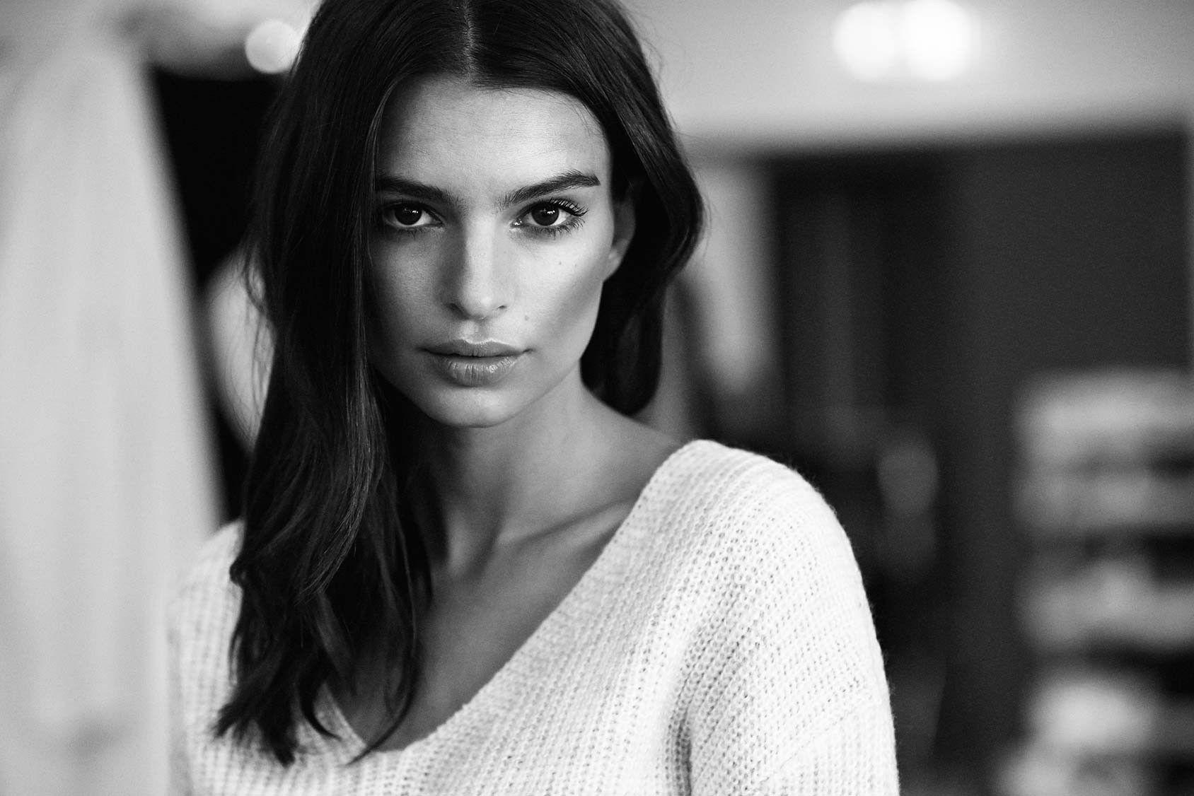 Emily Ratajkowski Monochrome 2018 Wallpapers