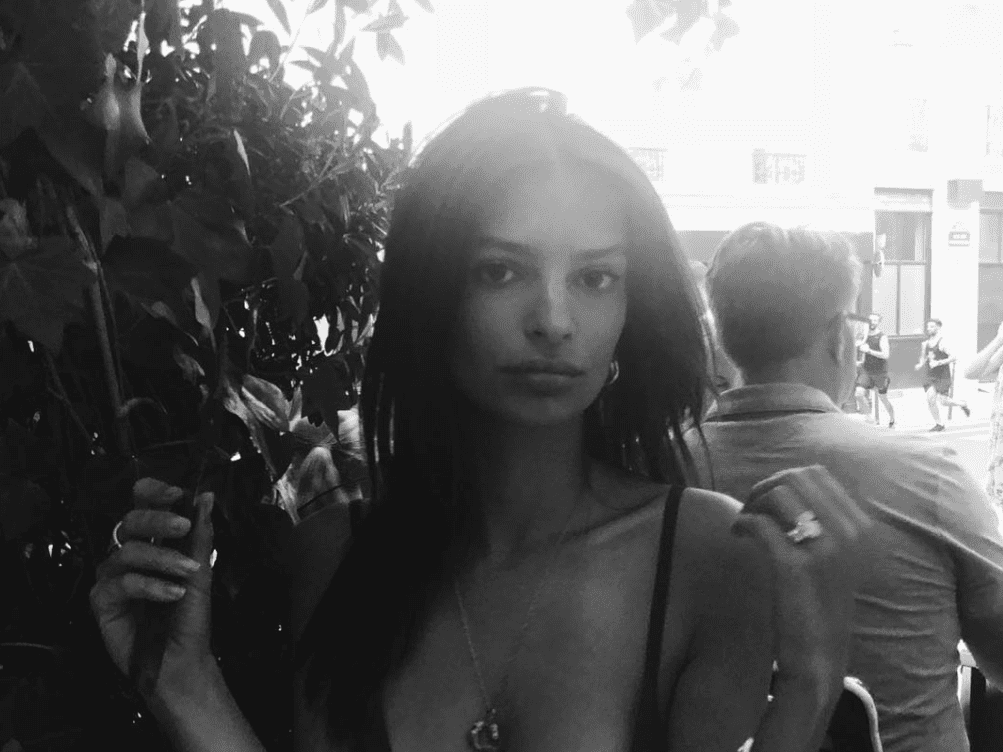 Emily Ratajkowski Monochrome 2018 Wallpapers