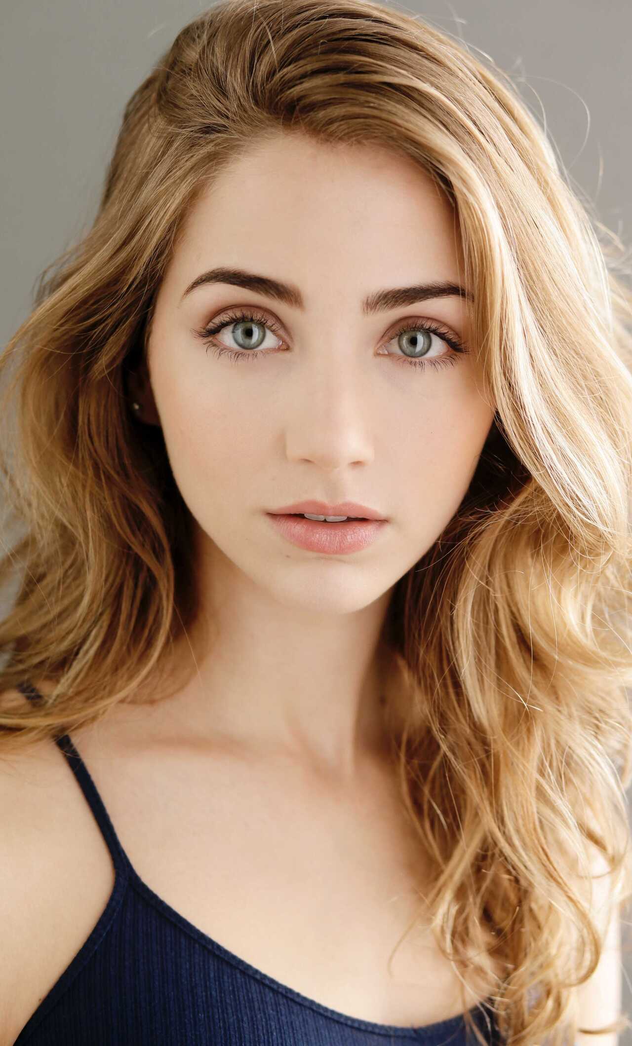 Emily Rudd Wallpapers