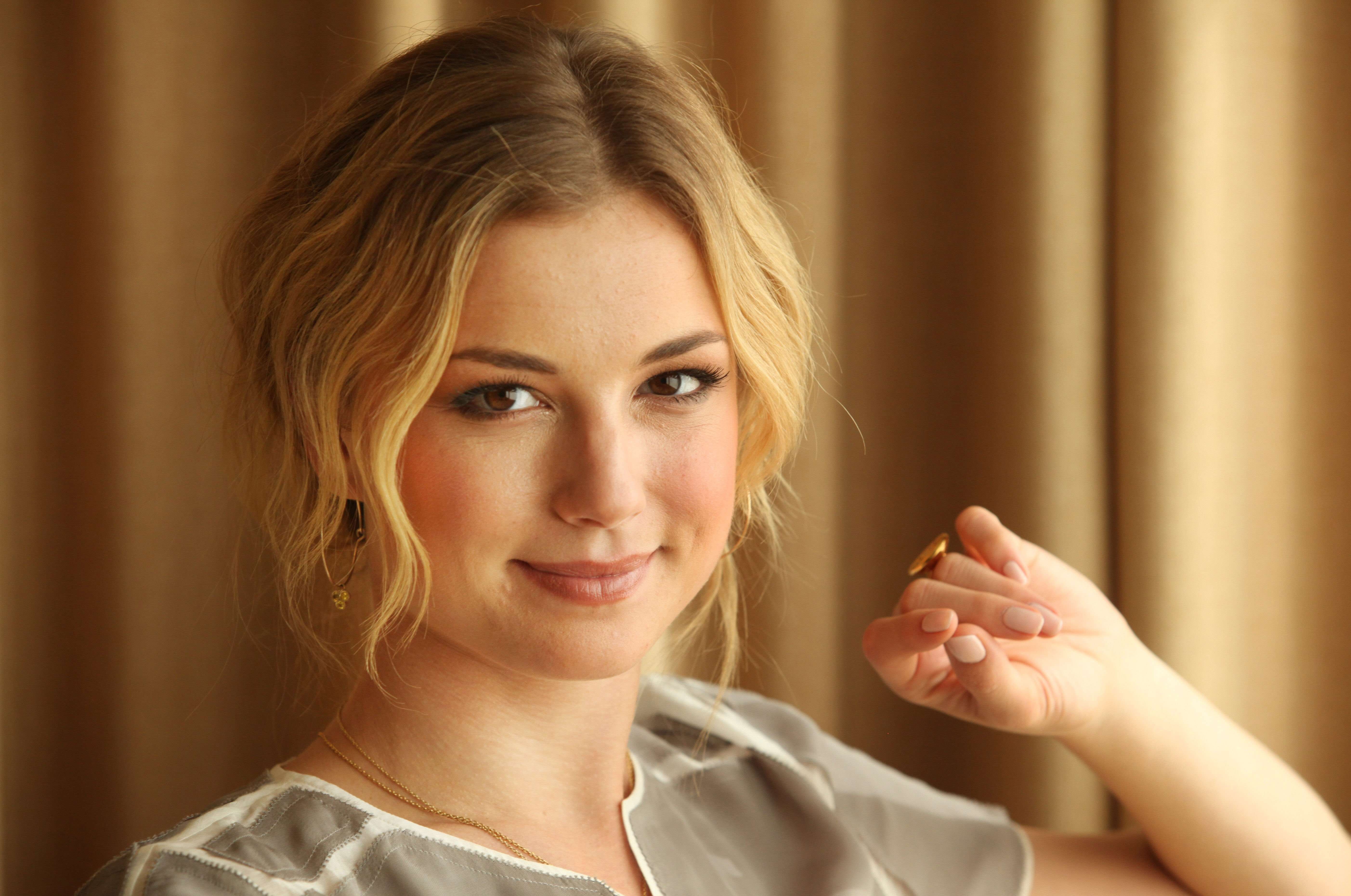 Emily VanCamp Wallpapers