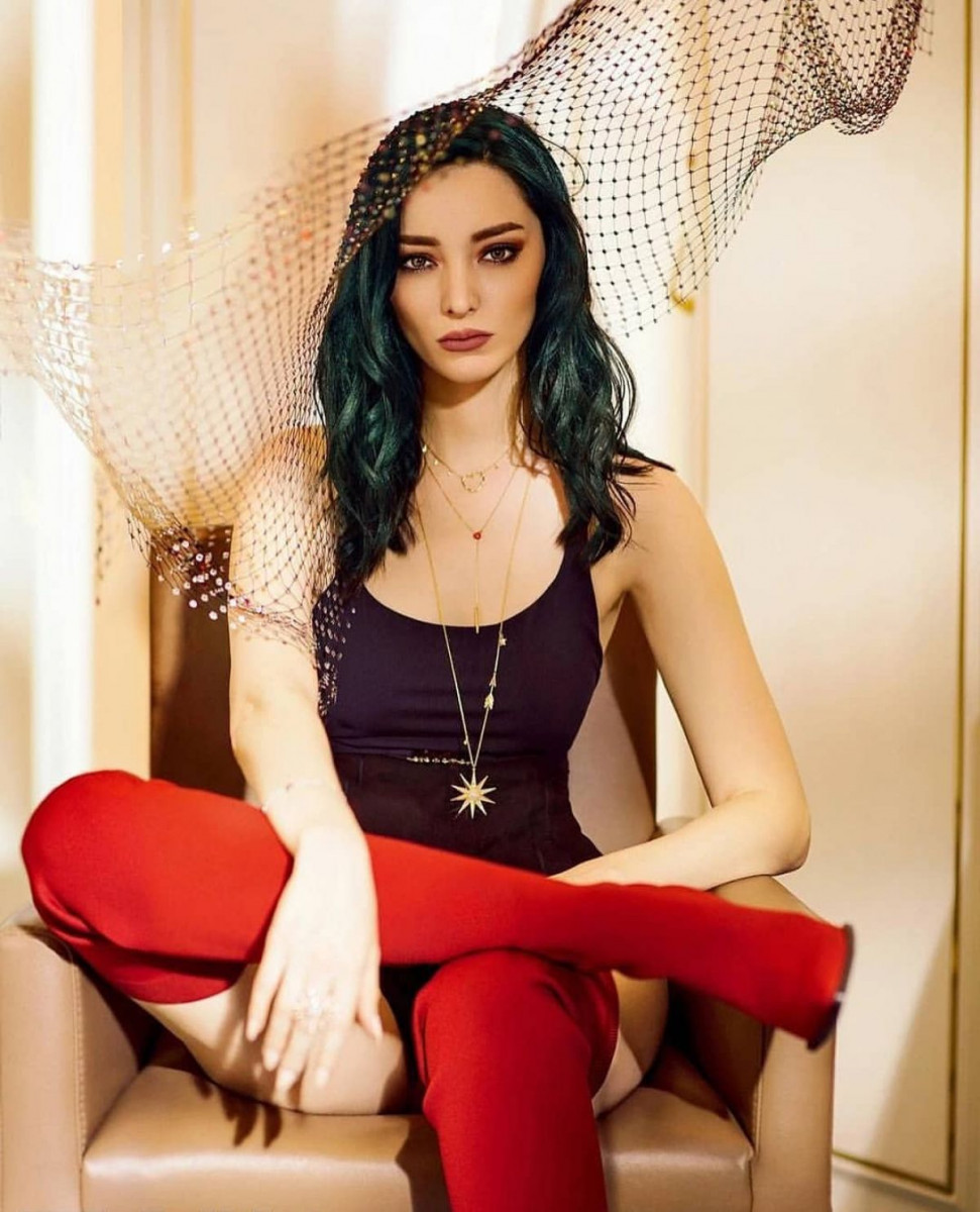 Emma Dumont 2019 Wallpapers