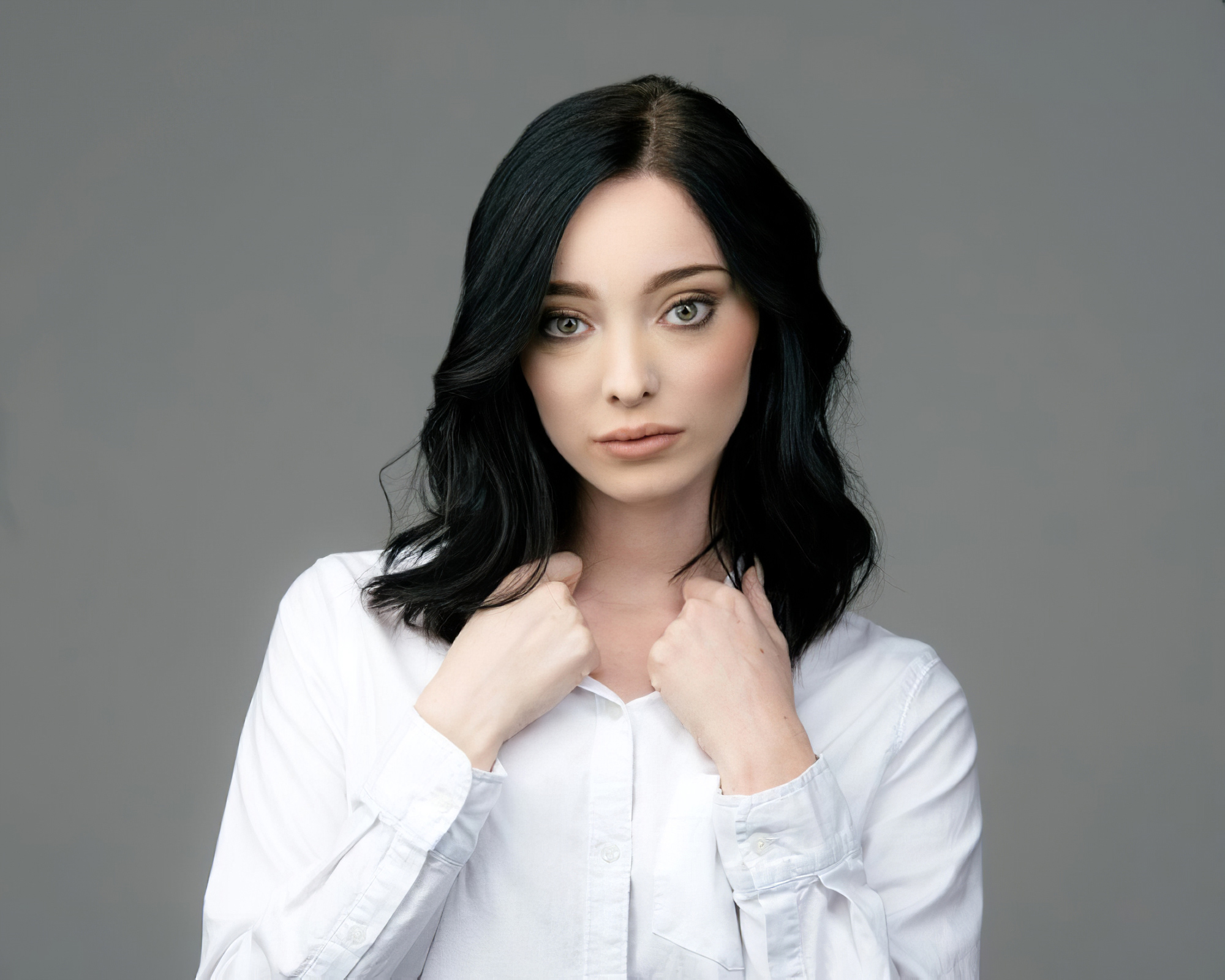 Emma Dumont 4K Wallpapers