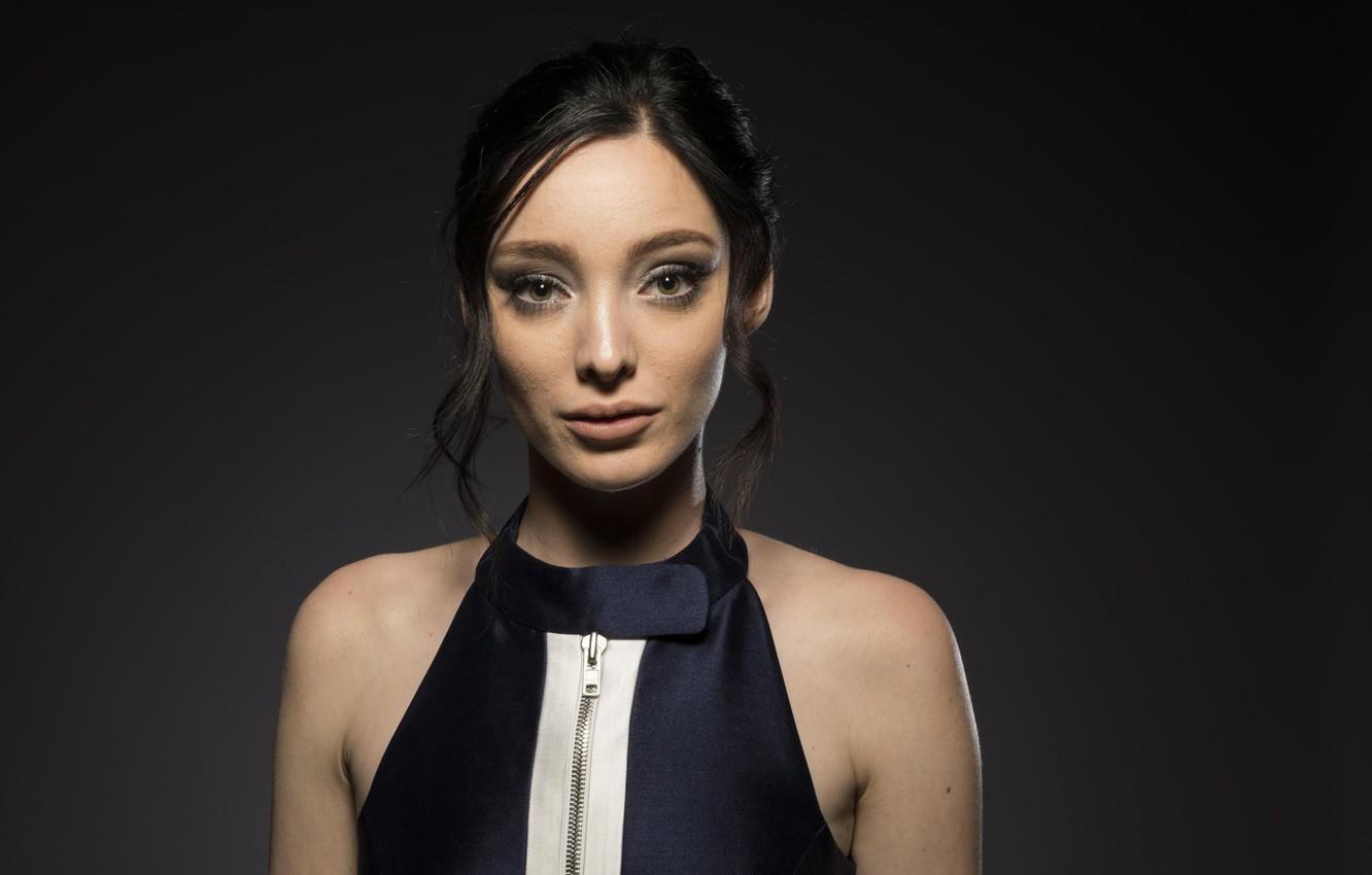 Emma Dumont 4K Wallpapers