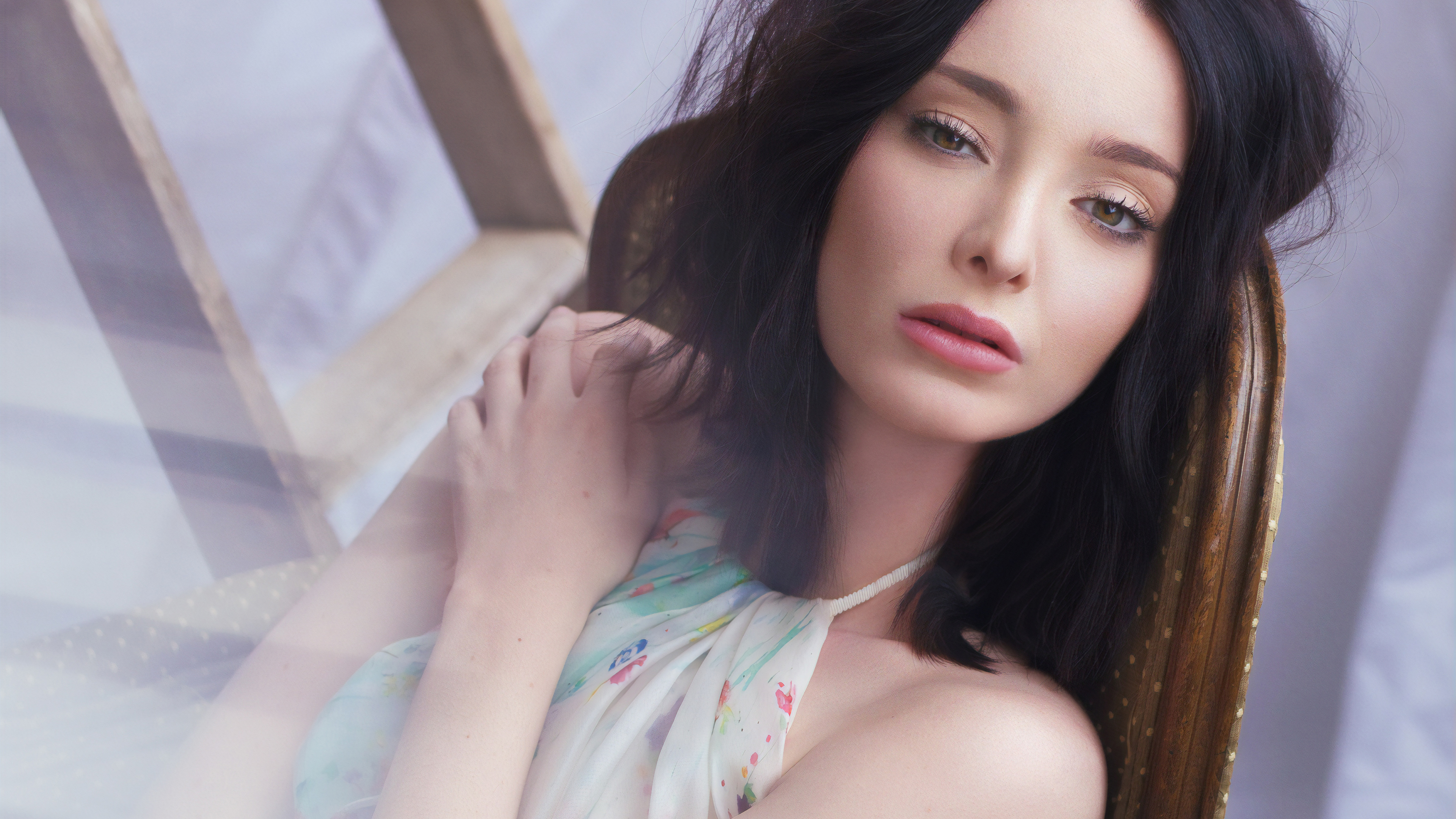 Emma Dumont 4K Wallpapers