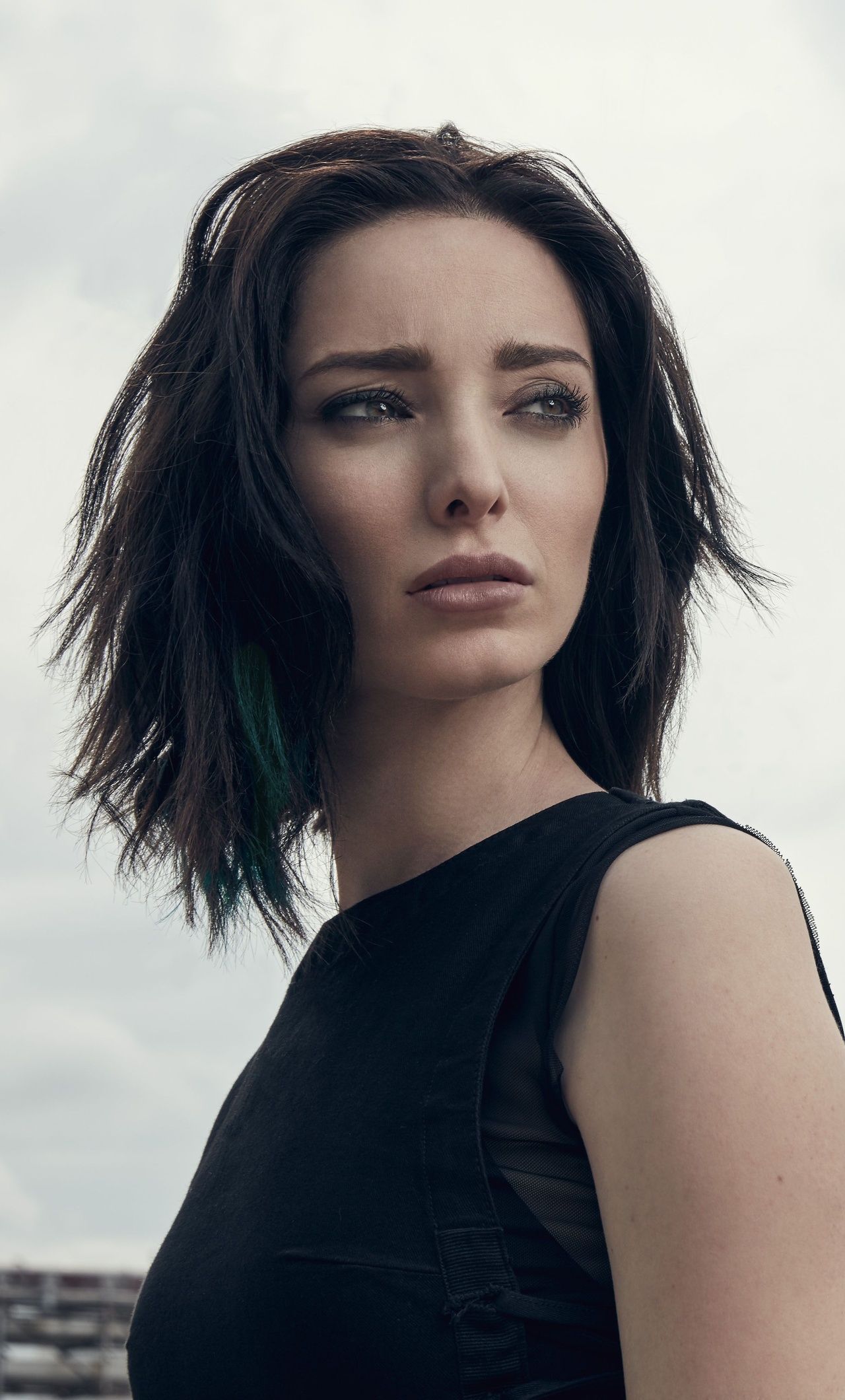 Emma Dumont 4K Wallpapers