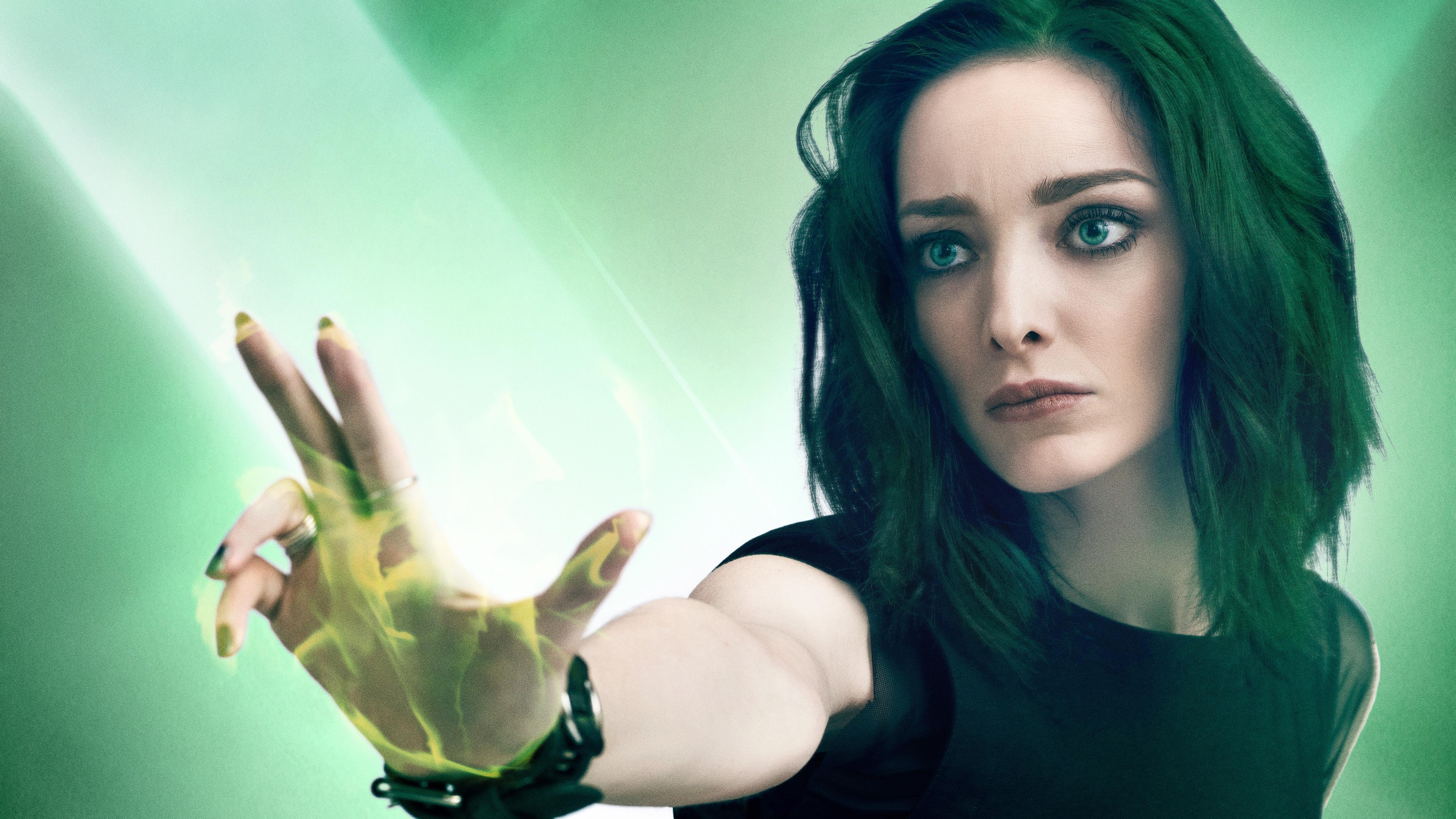 Emma Dumont 8K Wallpapers