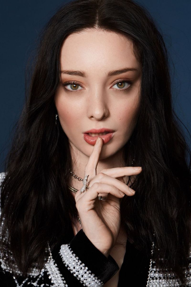 Emma Dumont 8K Wallpapers