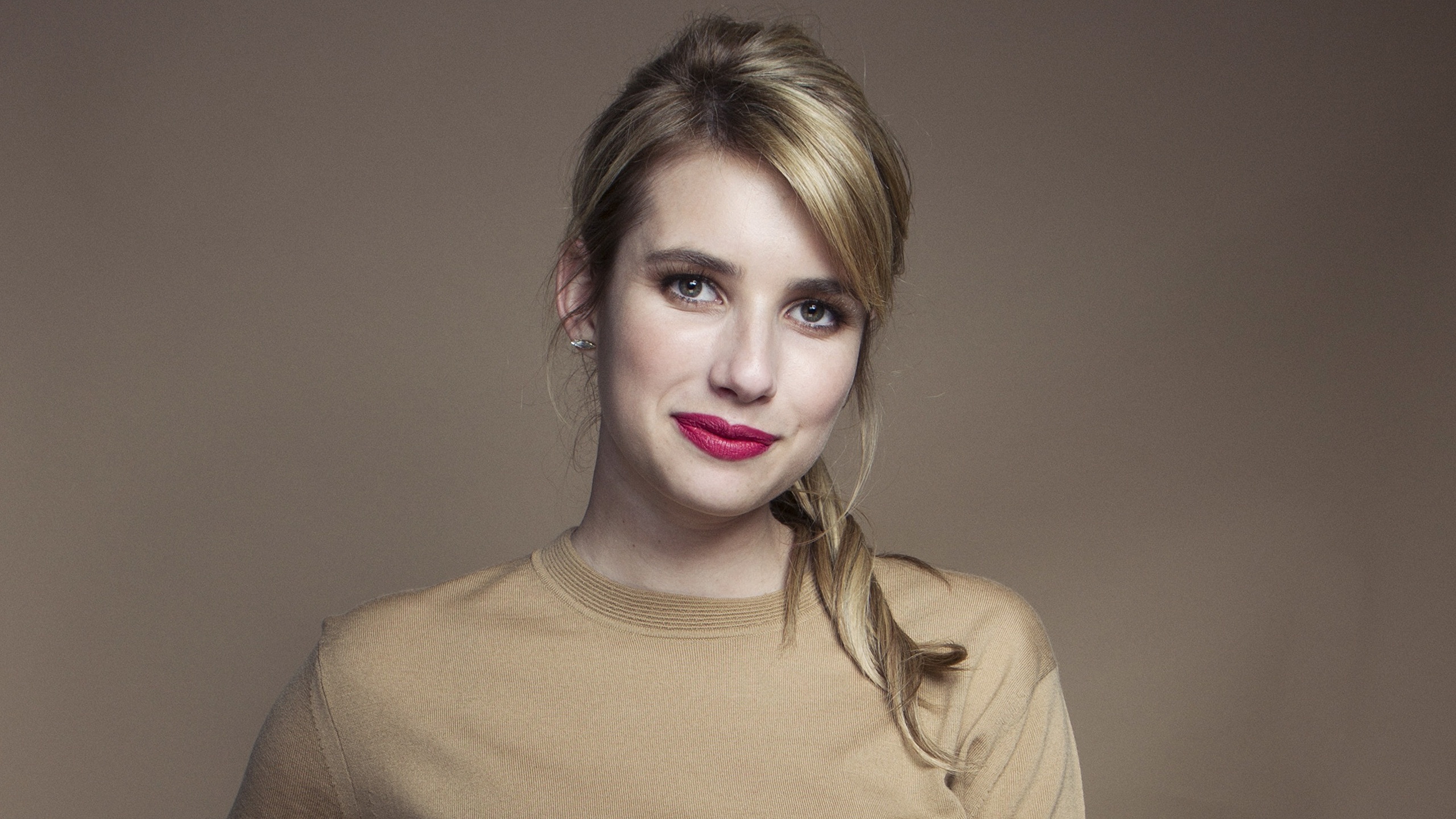 Emma Roberts Face Wallpapers