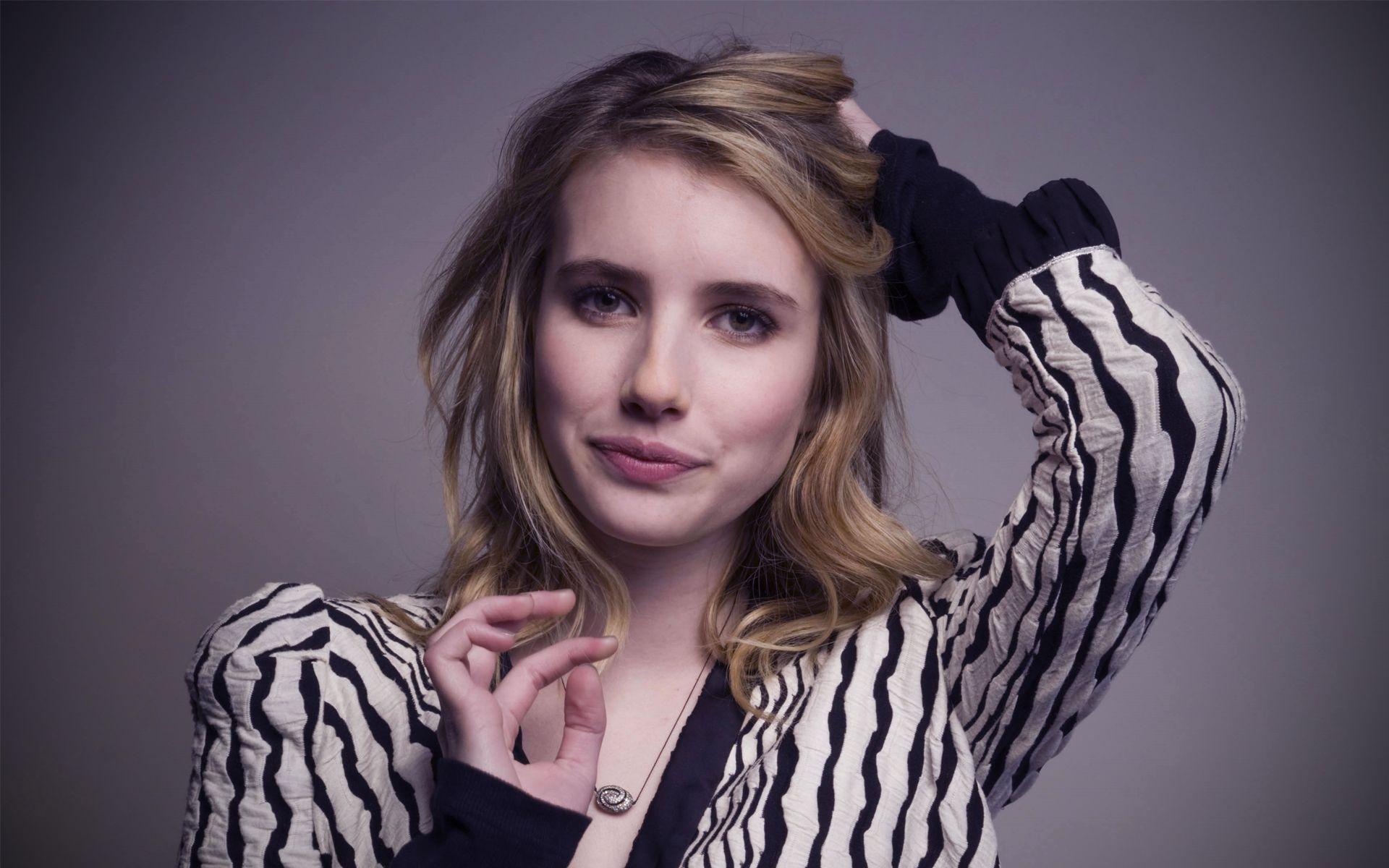 Emma Roberts Face Wallpapers