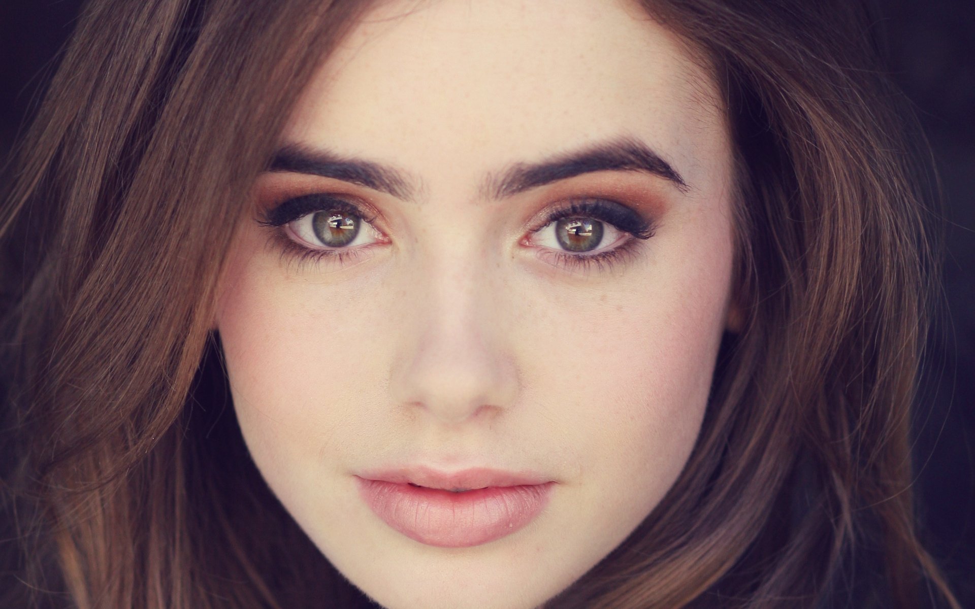 English Lily Collins Wallpapers