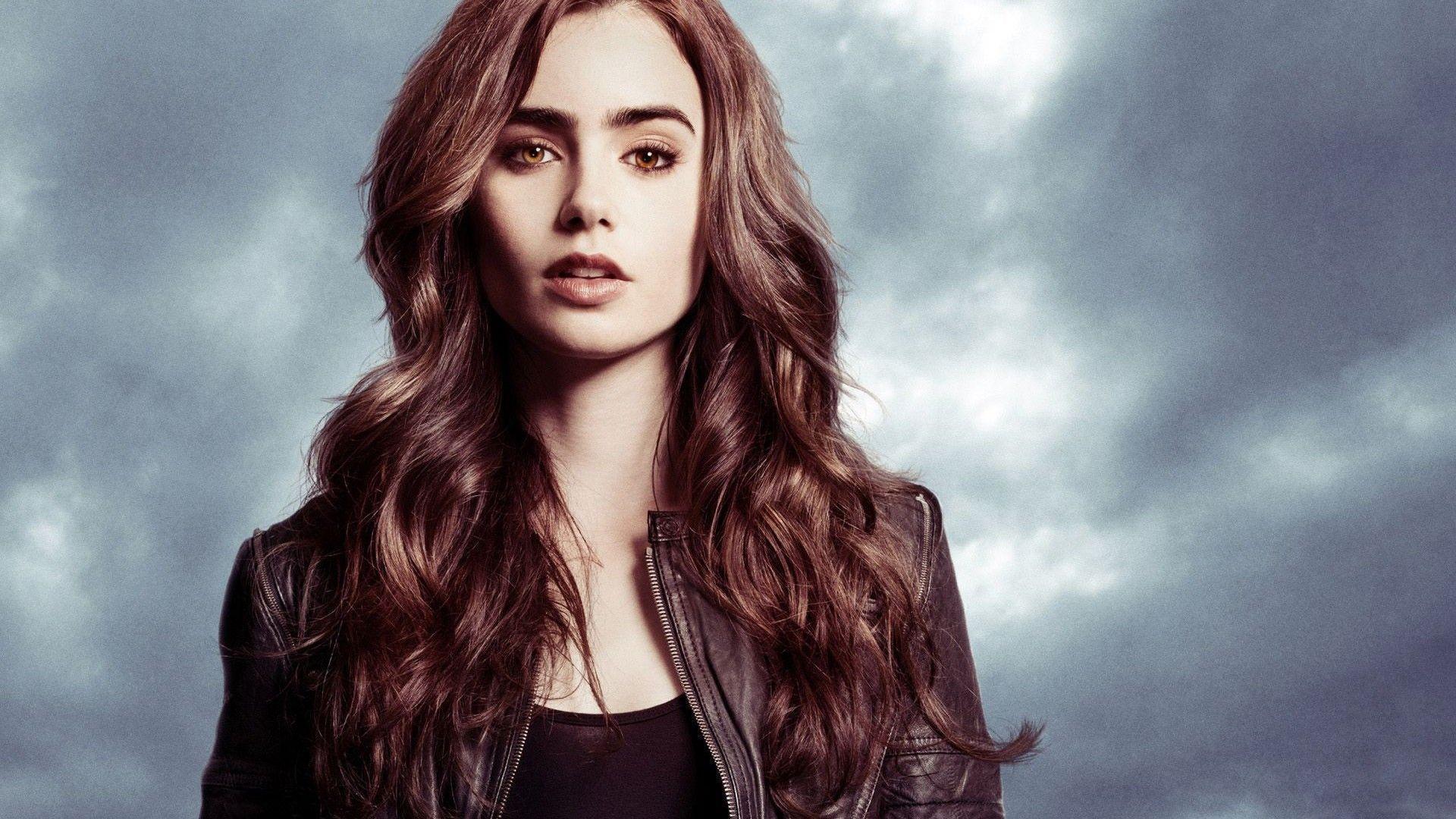 English Lily Collins Wallpapers