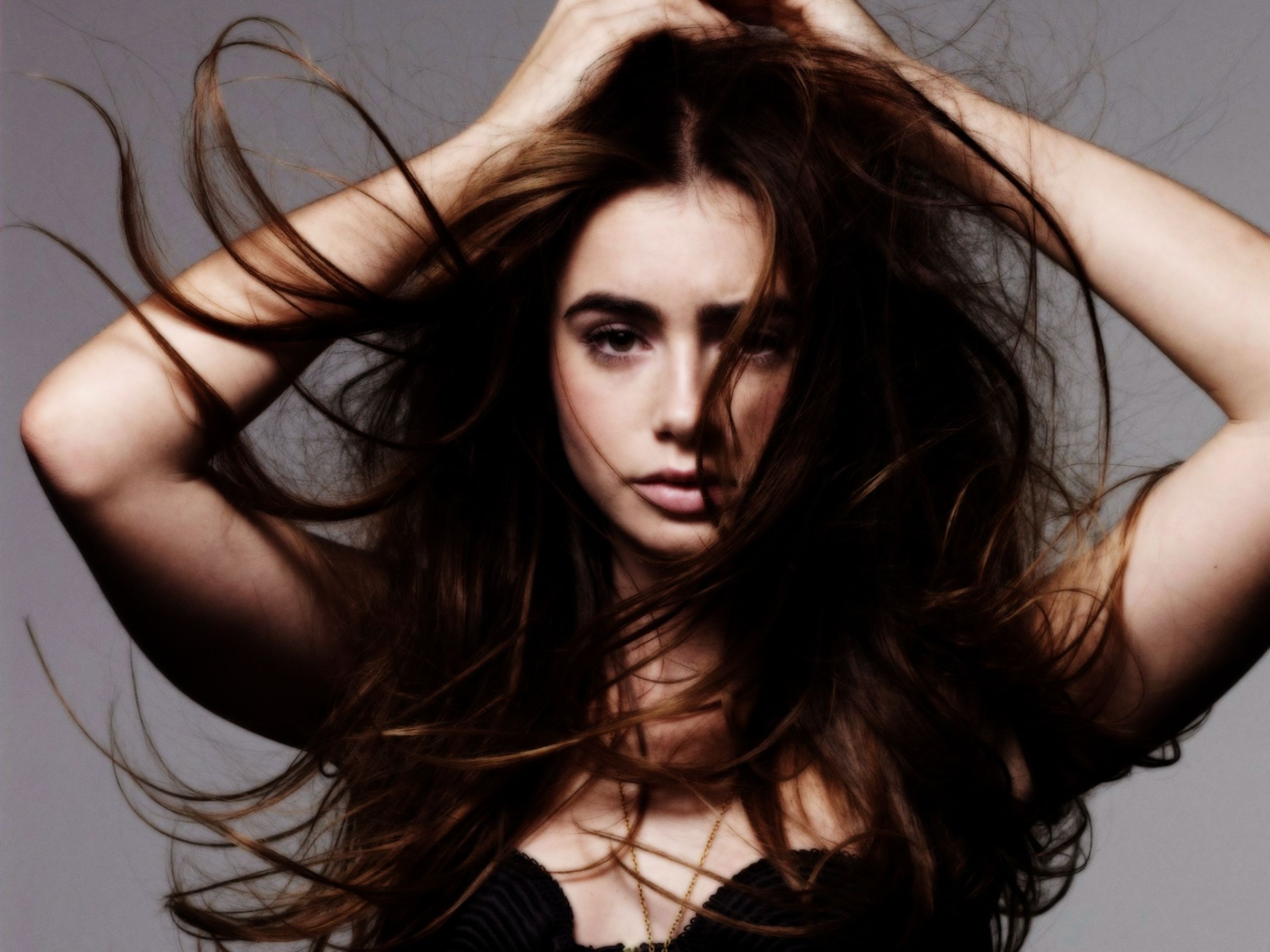 English Lily Collins Wallpapers