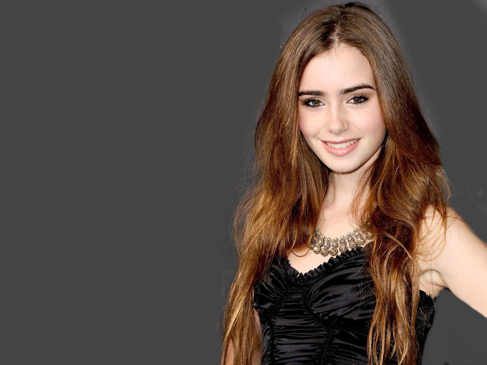 English Lily Collins Wallpapers