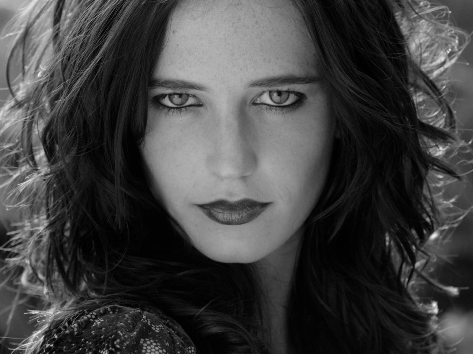 Eva Green Cute In Black Wallpapers