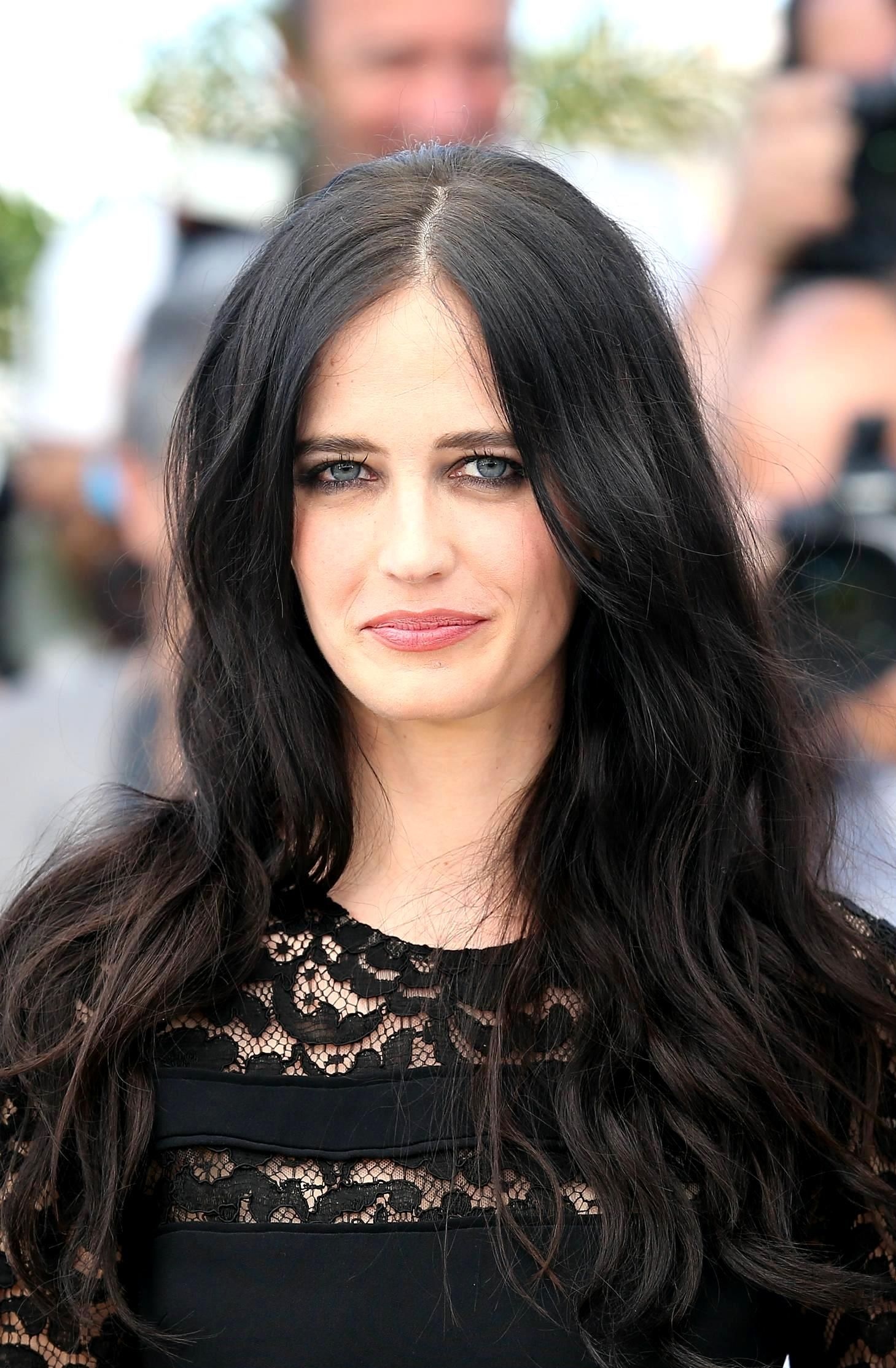 Eva Green Cute In Black Wallpapers