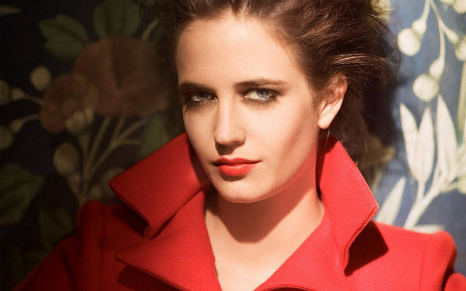 Eva Green Smokin Hot In Red Wallpapers