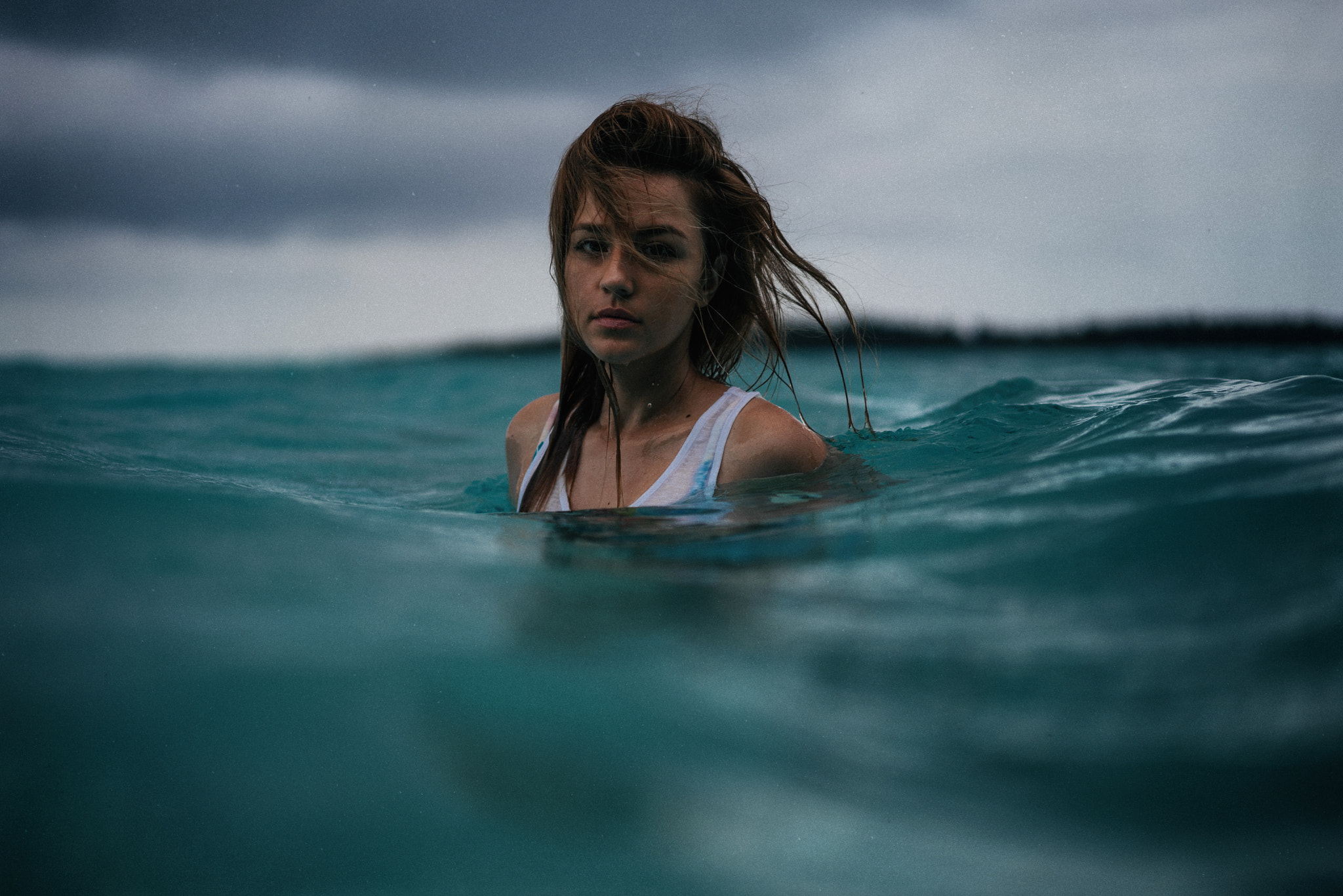 Felicity Jones In Water Wet Hair Wallpapers