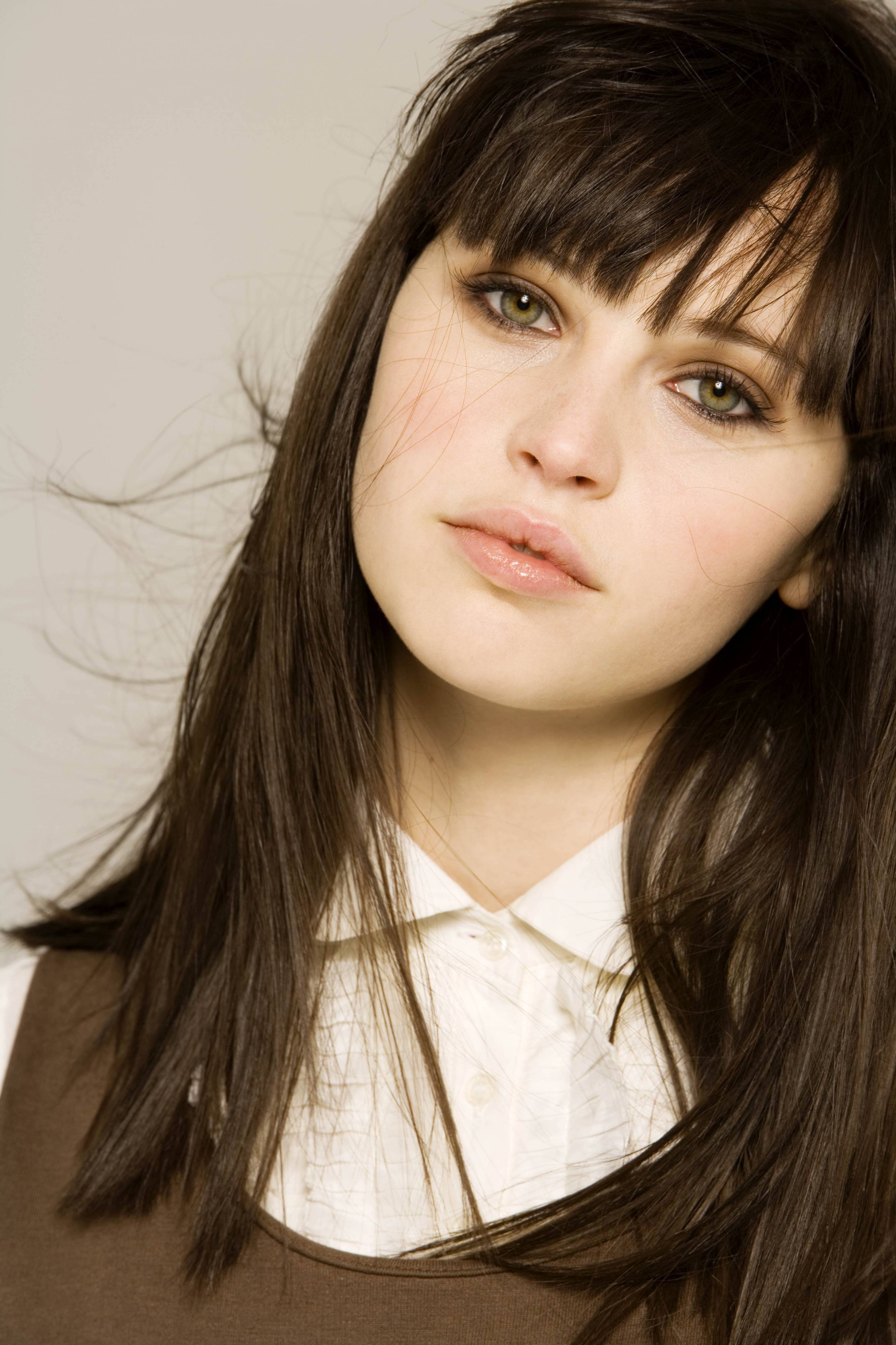 Felicity Jones In Water Wet Hair Wallpapers