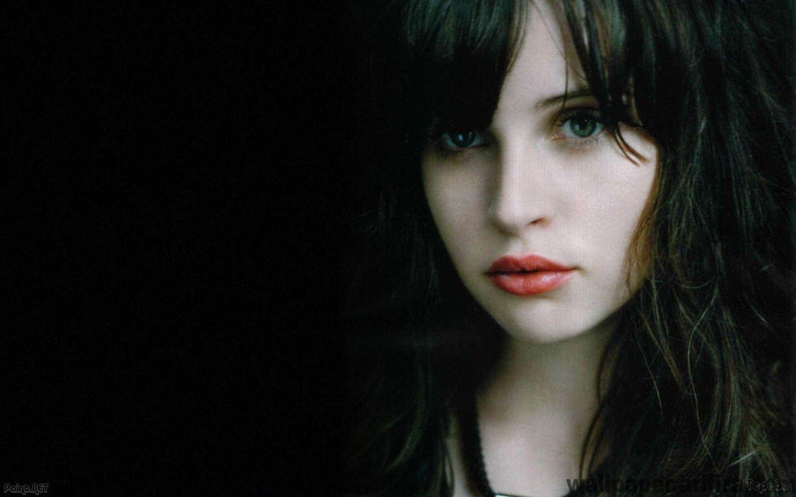 Felicity Jones In Water Wet Hair Wallpapers