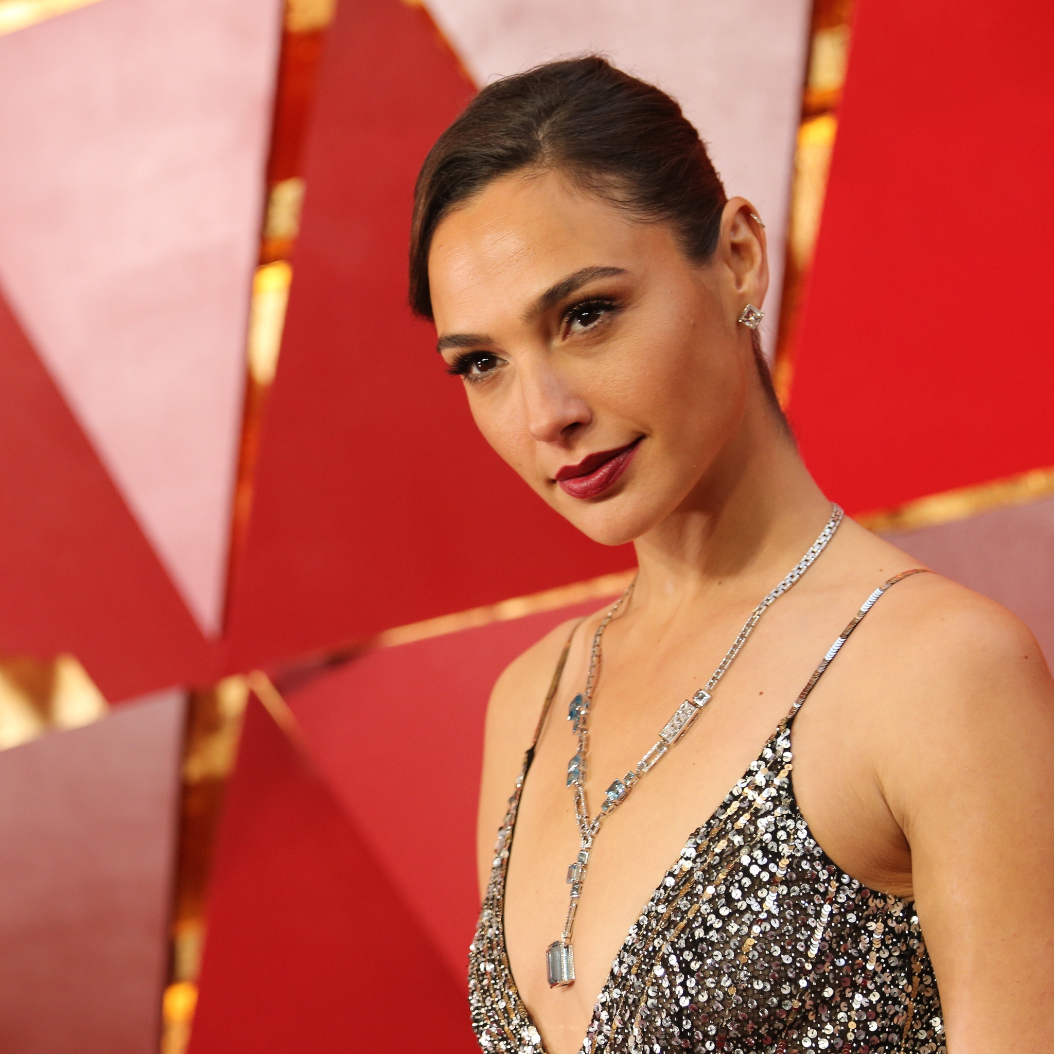 Gal Gadot 2018 Oscars Portrait Wallpapers