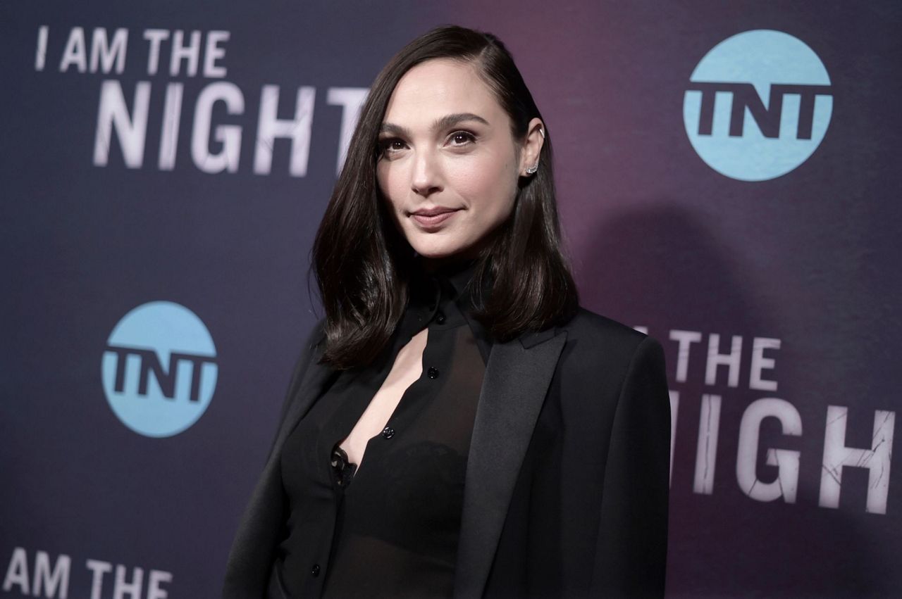 Gal Gadot 35 Wallpapers