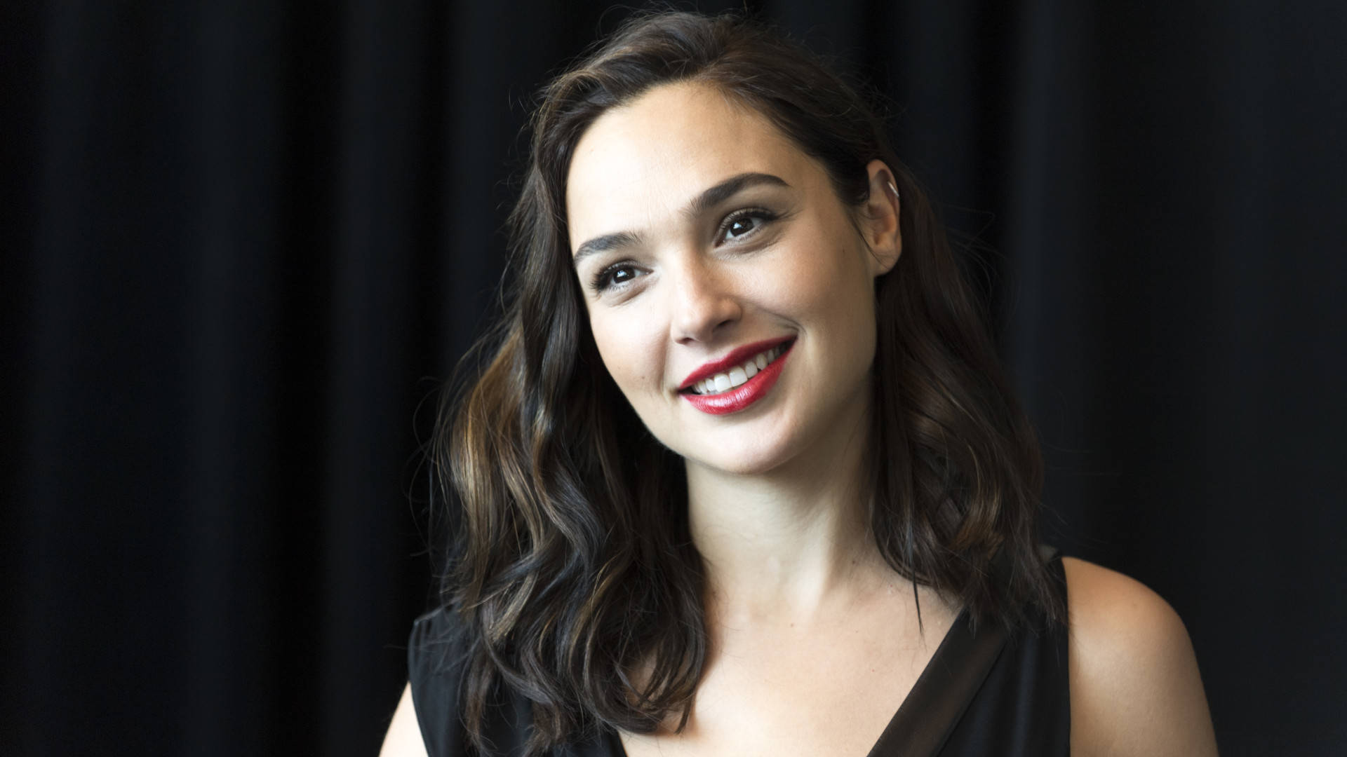 Gal Gadot Actress In Black Dress 2018 Wallpapers