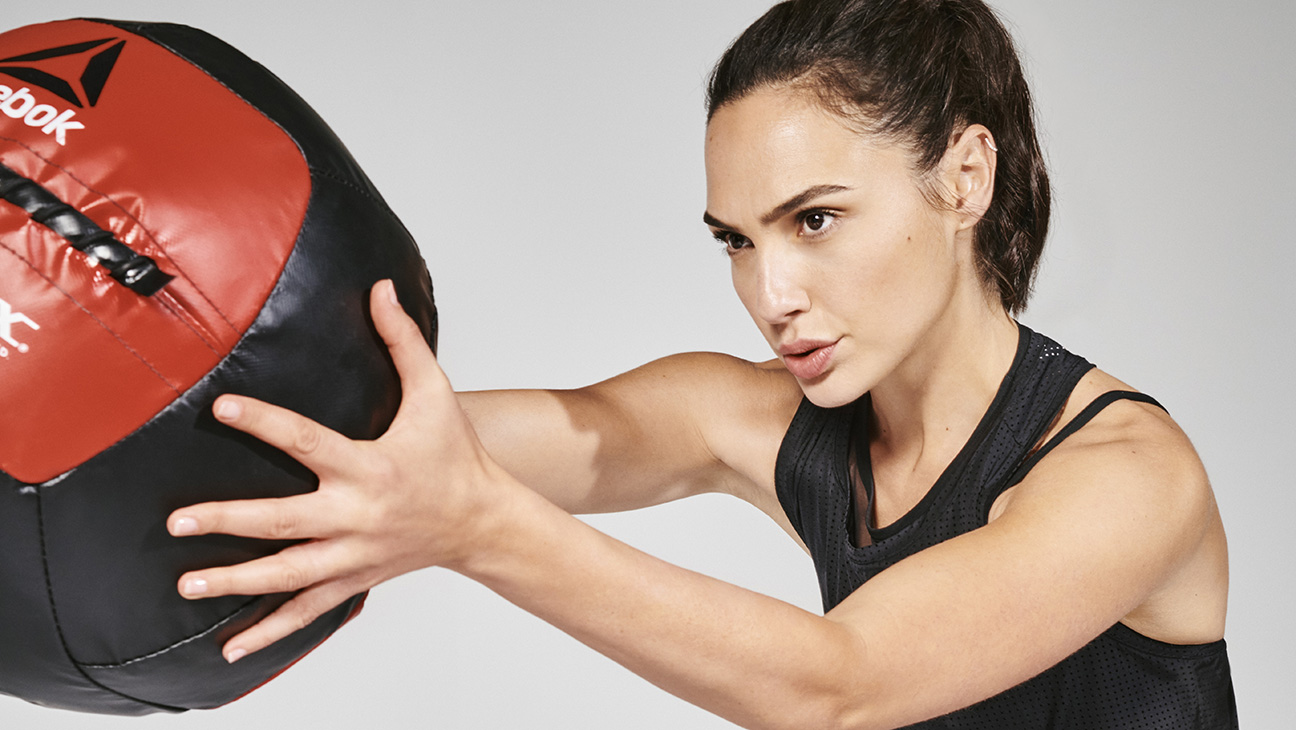 Gal Gadot Cute Work Out In Gym Wallpapers