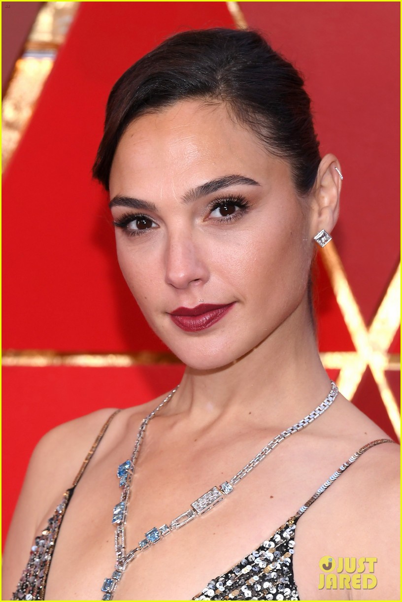 Gal Gadot Oscars Portrait Wallpapers