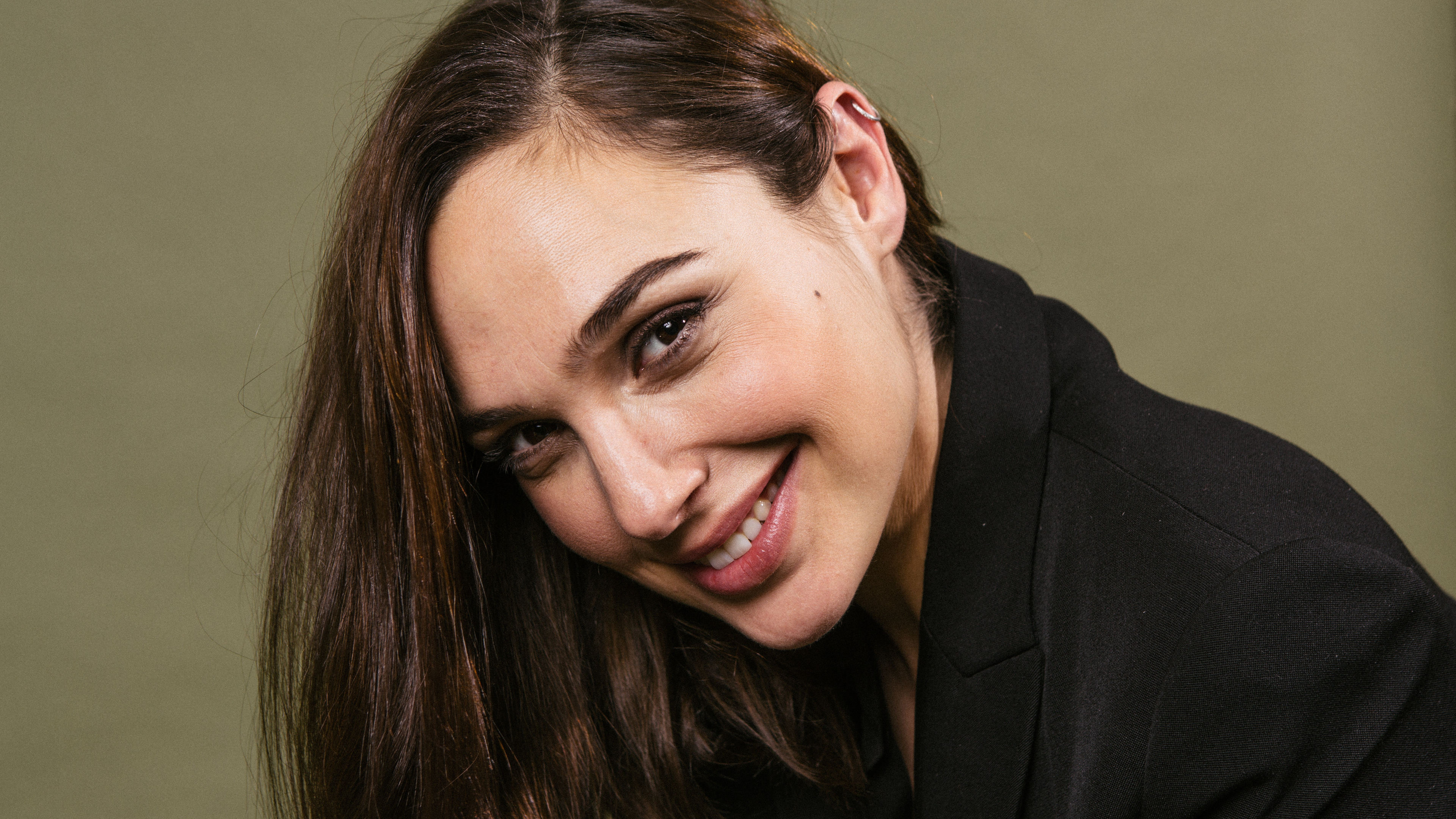 Gal Gadot Smiling Wallpapers